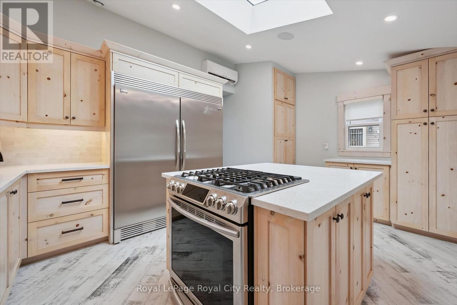 












183 ELIZABETH STREET

,
Guelph (St. Patrick's Ward),




Ontario
N1E2X5

