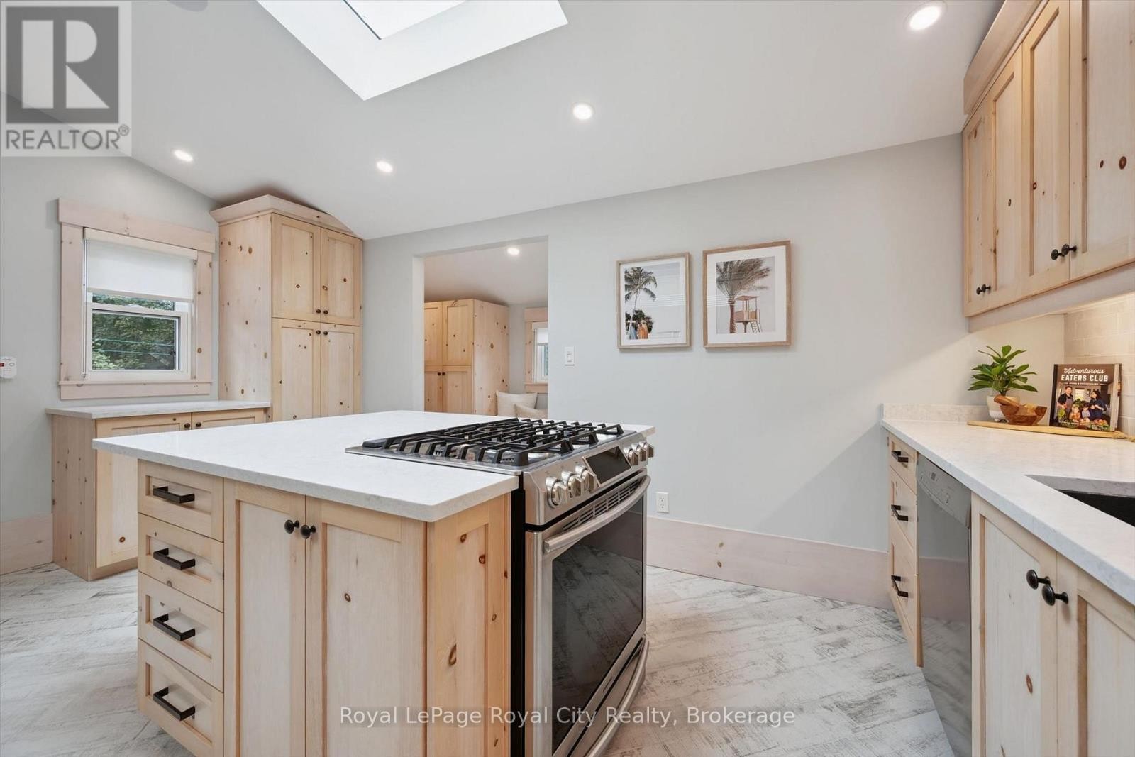 












183 ELIZABETH STREET

,
Guelph (St. Patrick's Ward),




Ontario
N1E2X5

