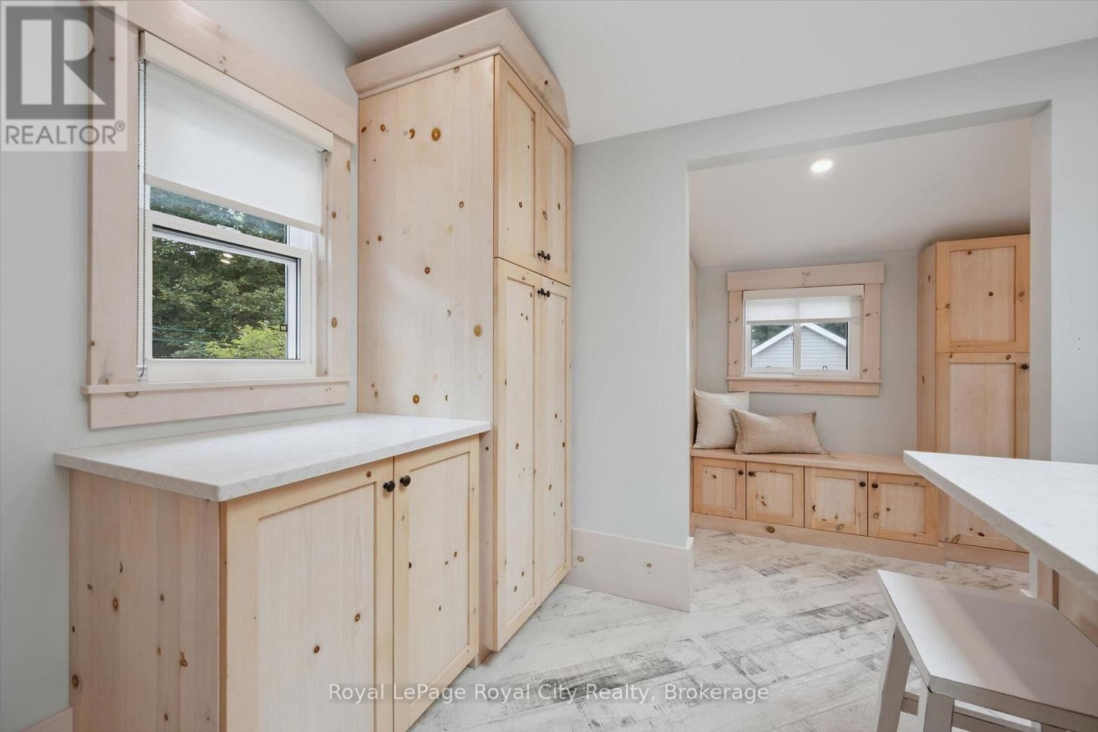 












183 ELIZABETH STREET

,
Guelph (St. Patrick's Ward),




Ontario
N1E2X5

