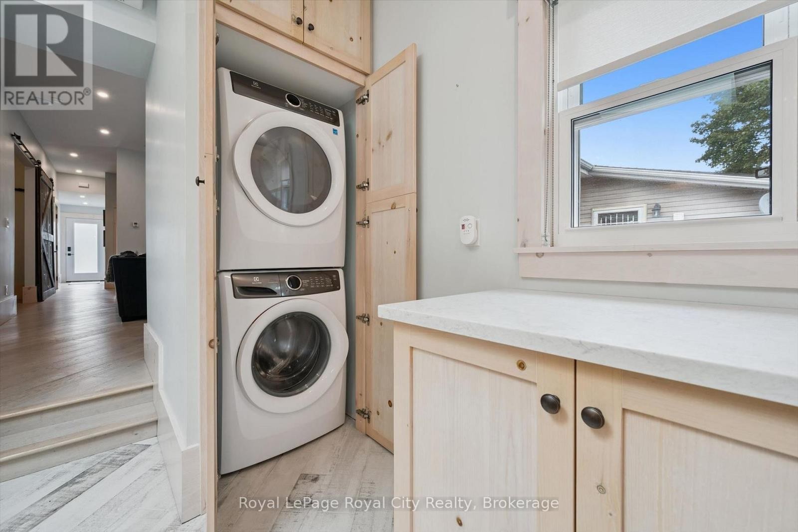 












183 ELIZABETH STREET

,
Guelph (St. Patrick's Ward),




Ontario
N1E2X5

