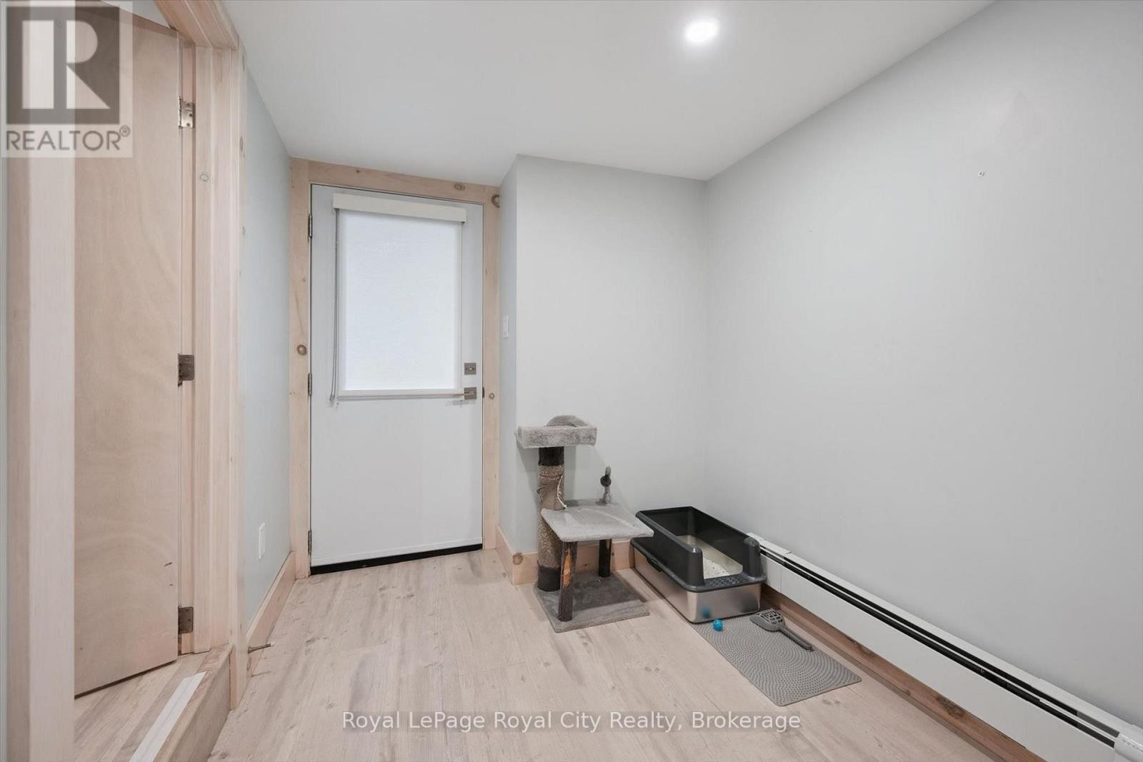 












183 ELIZABETH STREET

,
Guelph (St. Patrick's Ward),




Ontario
N1E2X5

