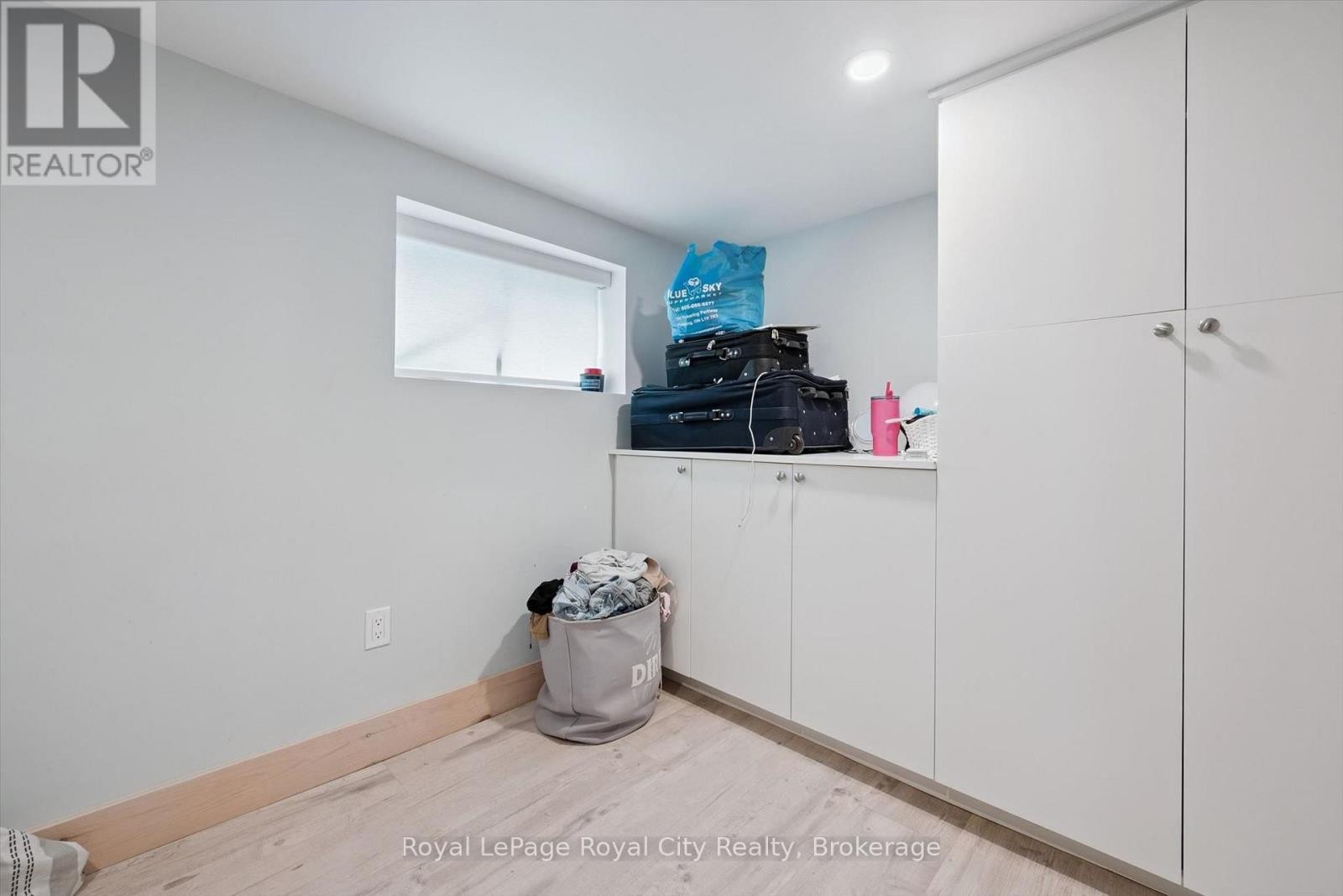 












183 ELIZABETH STREET

,
Guelph (St. Patrick's Ward),




Ontario
N1E2X5

