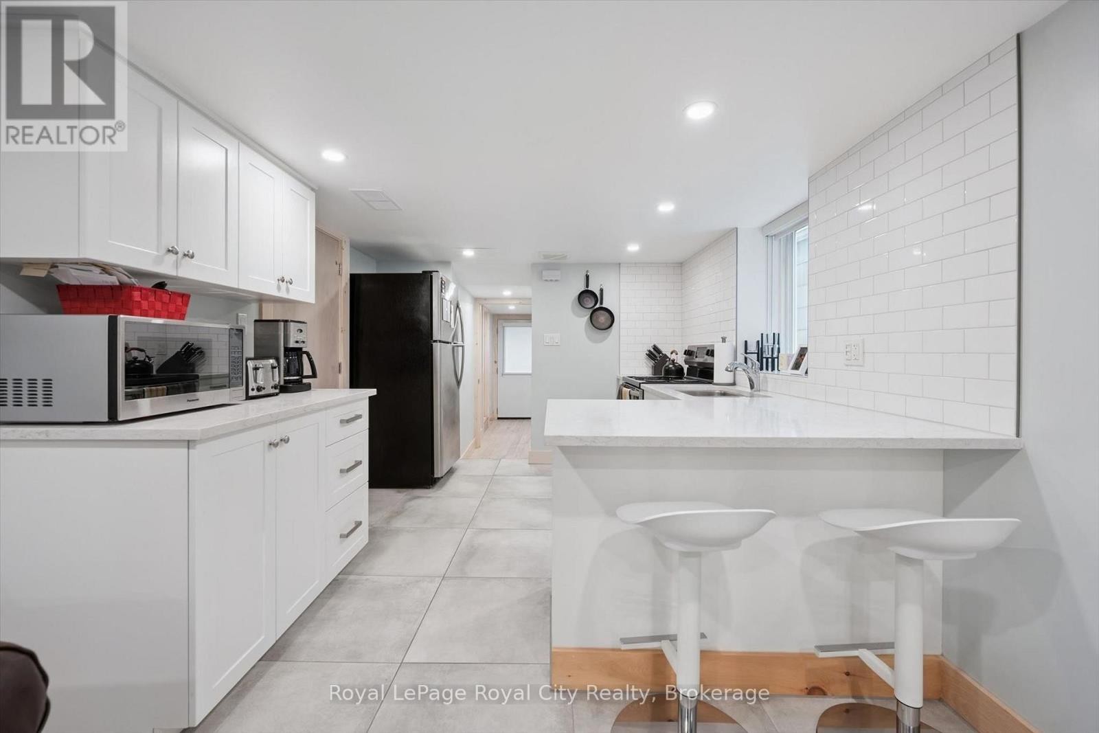 












183 ELIZABETH STREET

,
Guelph (St. Patrick's Ward),




Ontario
N1E2X5

