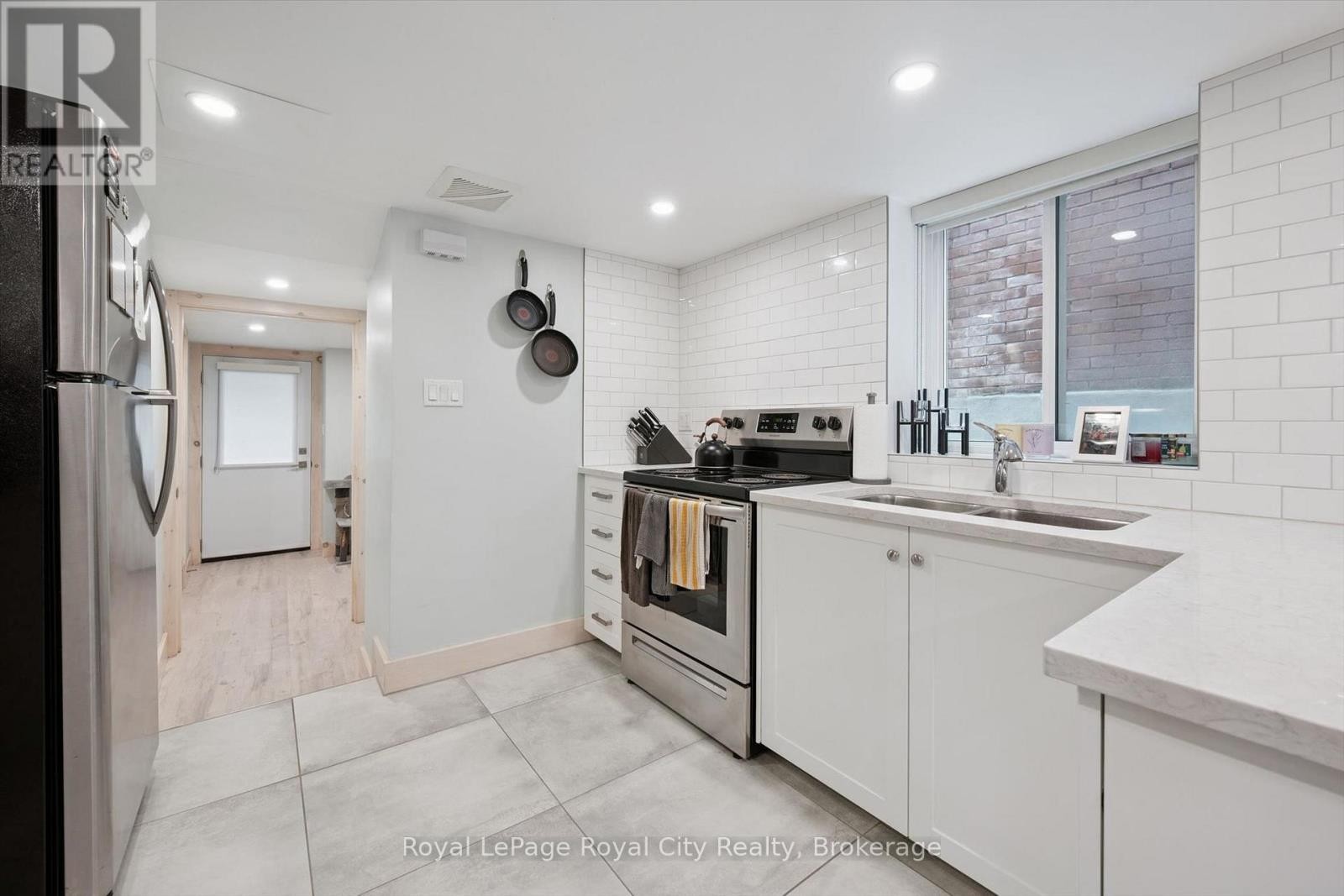 












183 ELIZABETH STREET

,
Guelph (St. Patrick's Ward),




Ontario
N1E2X5

