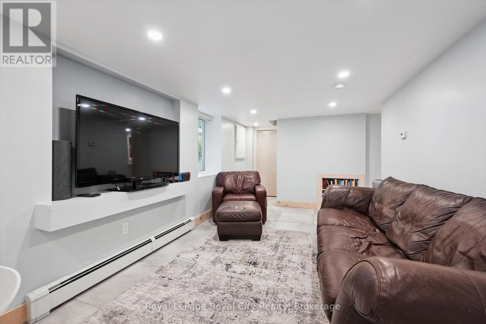












183 ELIZABETH STREET

,
Guelph (St. Patrick's Ward),




Ontario
N1E2X5


