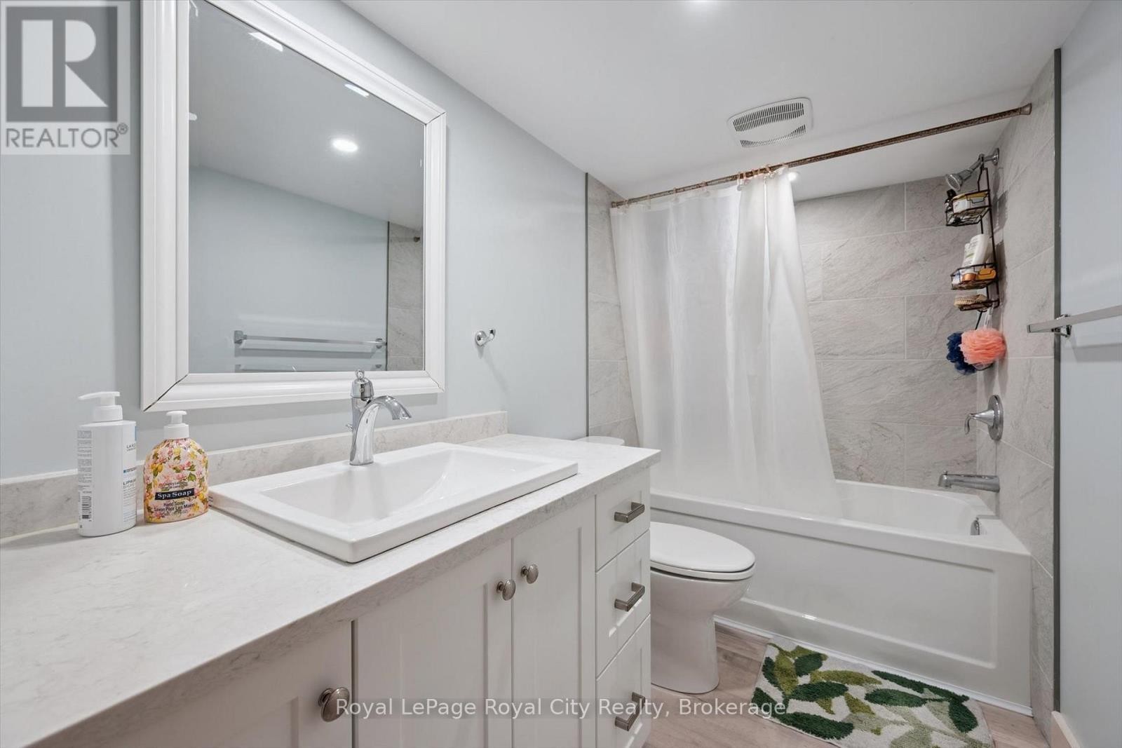 












183 ELIZABETH STREET

,
Guelph (St. Patrick's Ward),




Ontario
N1E2X5

