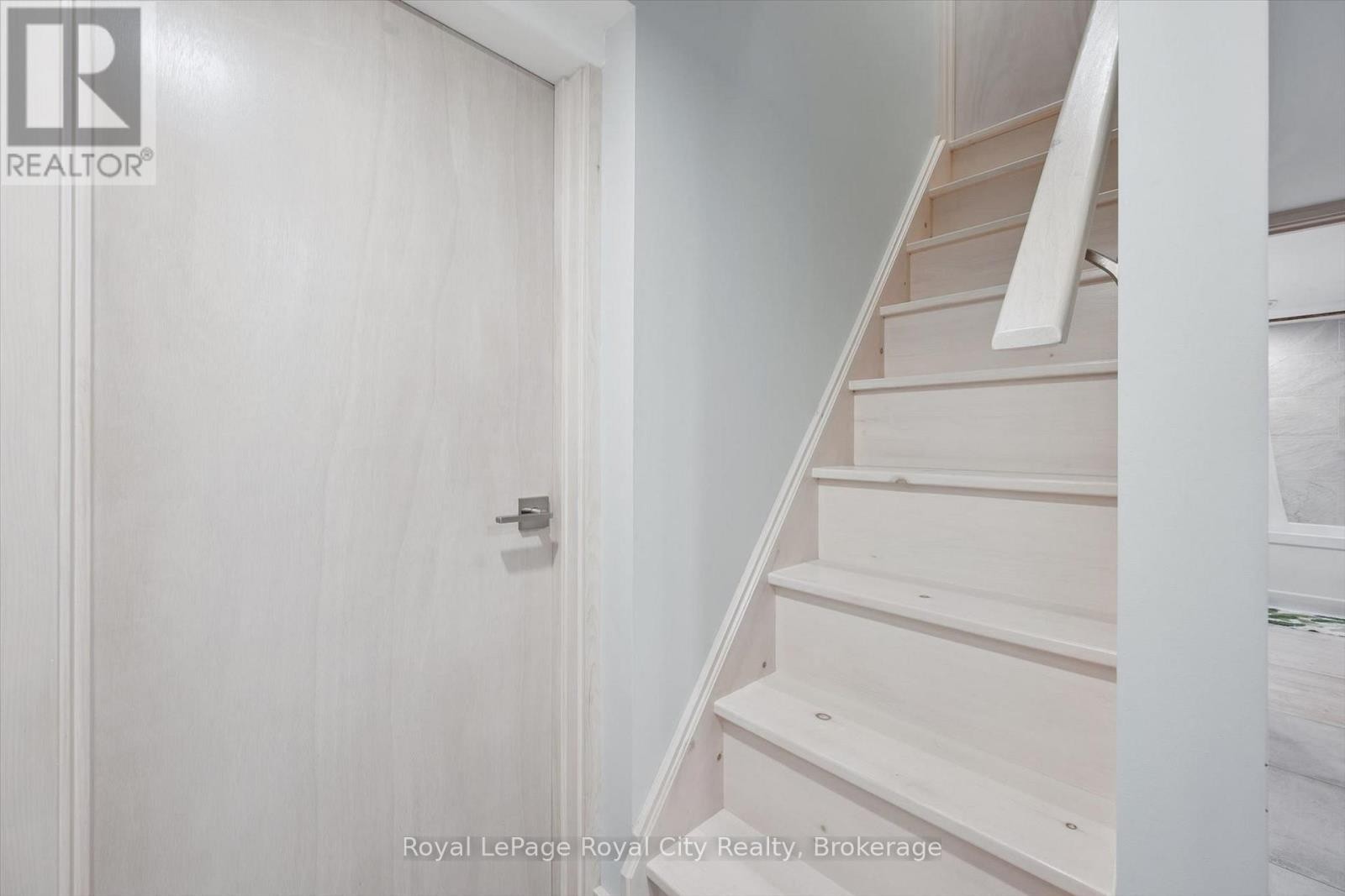 












183 ELIZABETH STREET

,
Guelph (St. Patrick's Ward),




Ontario
N1E2X5

