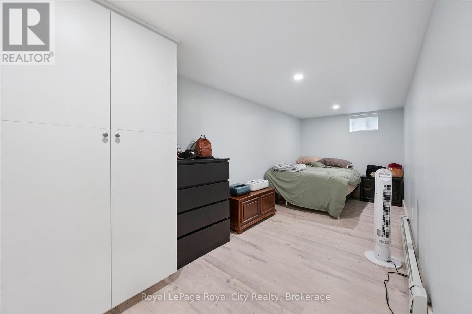 












183 ELIZABETH STREET

,
Guelph (St. Patrick's Ward),




Ontario
N1E2X5

