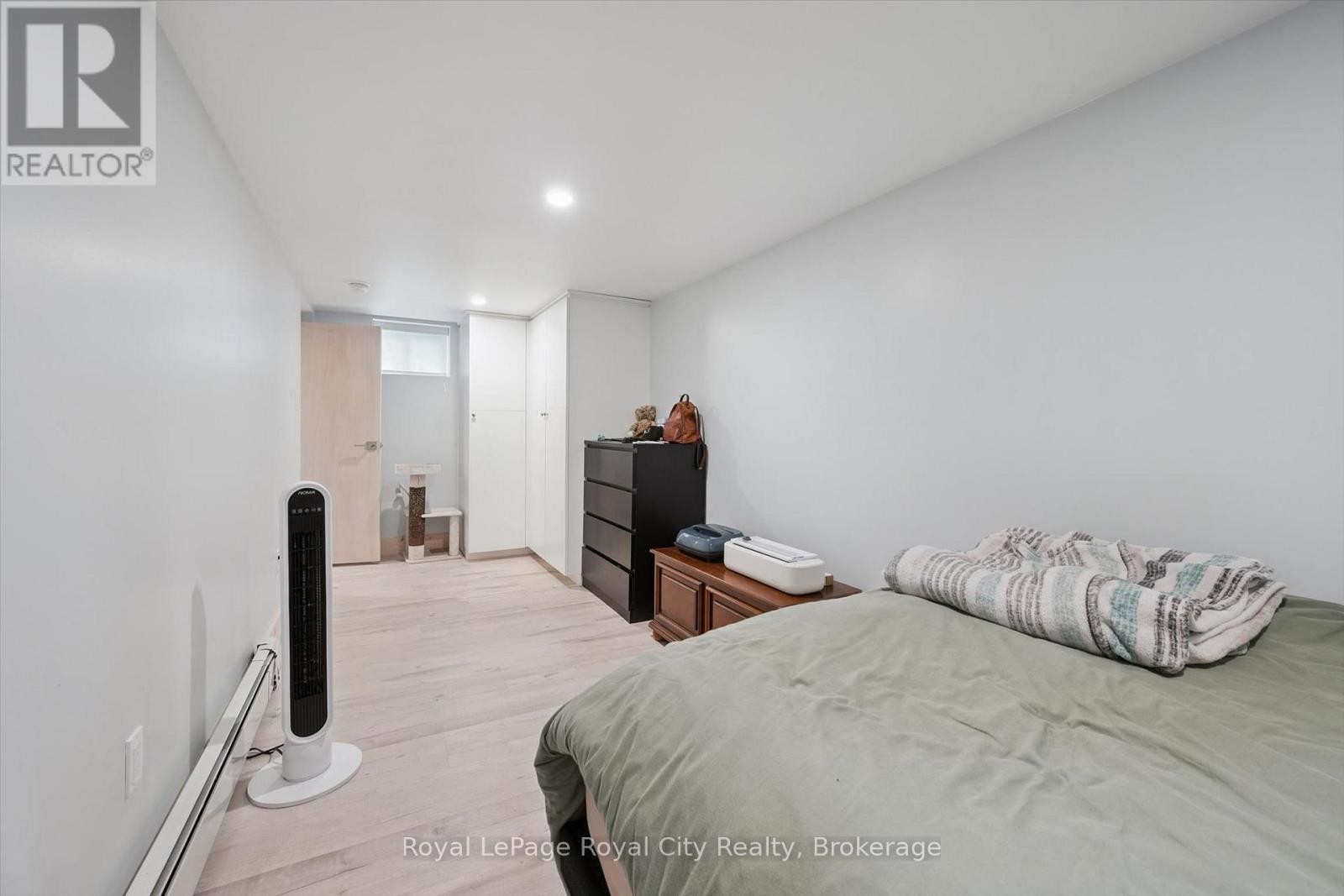 












183 ELIZABETH STREET

,
Guelph (St. Patrick's Ward),




Ontario
N1E2X5

