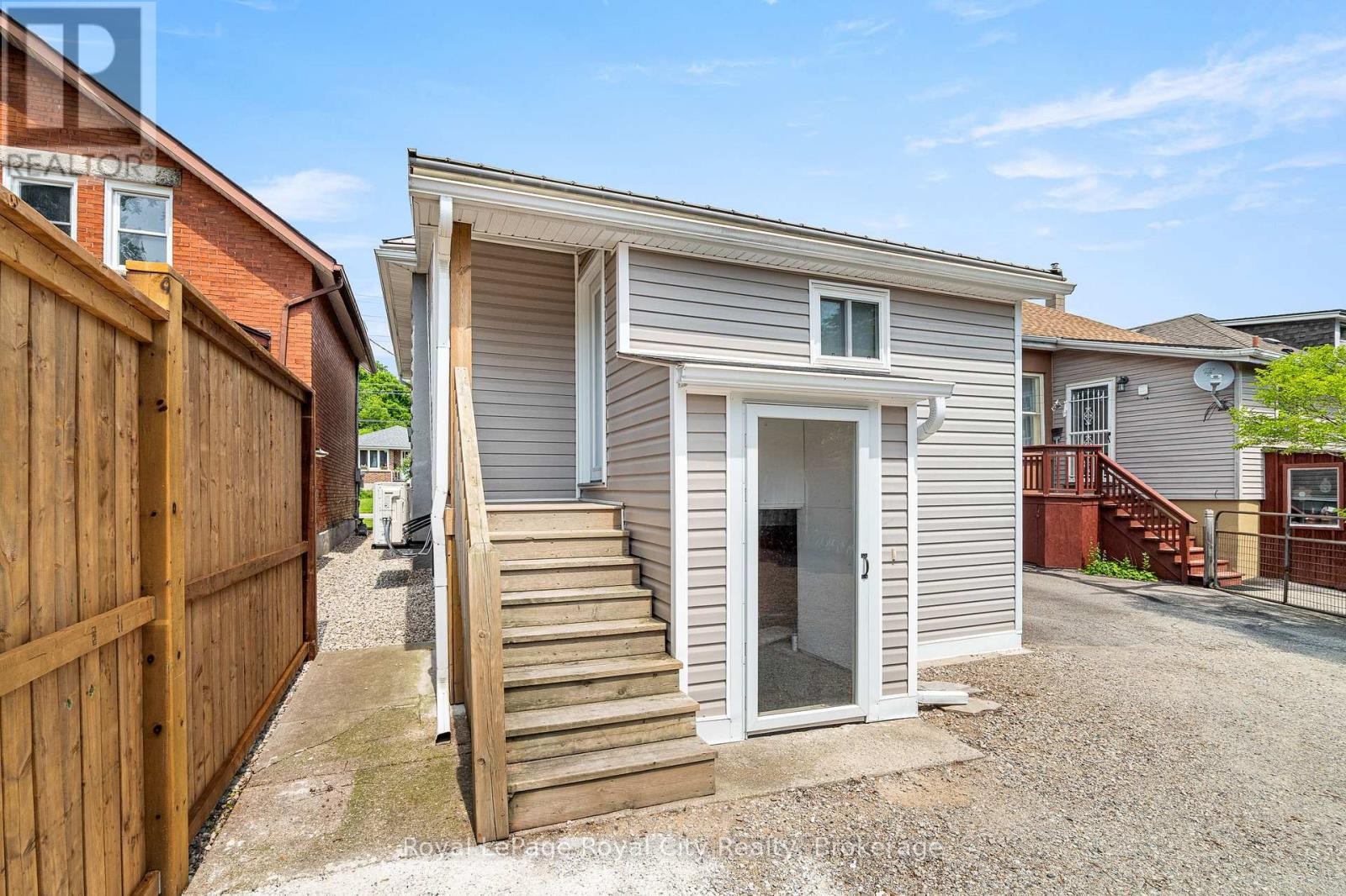 












183 ELIZABETH STREET

,
Guelph (St. Patrick's Ward),




Ontario
N1E2X5

