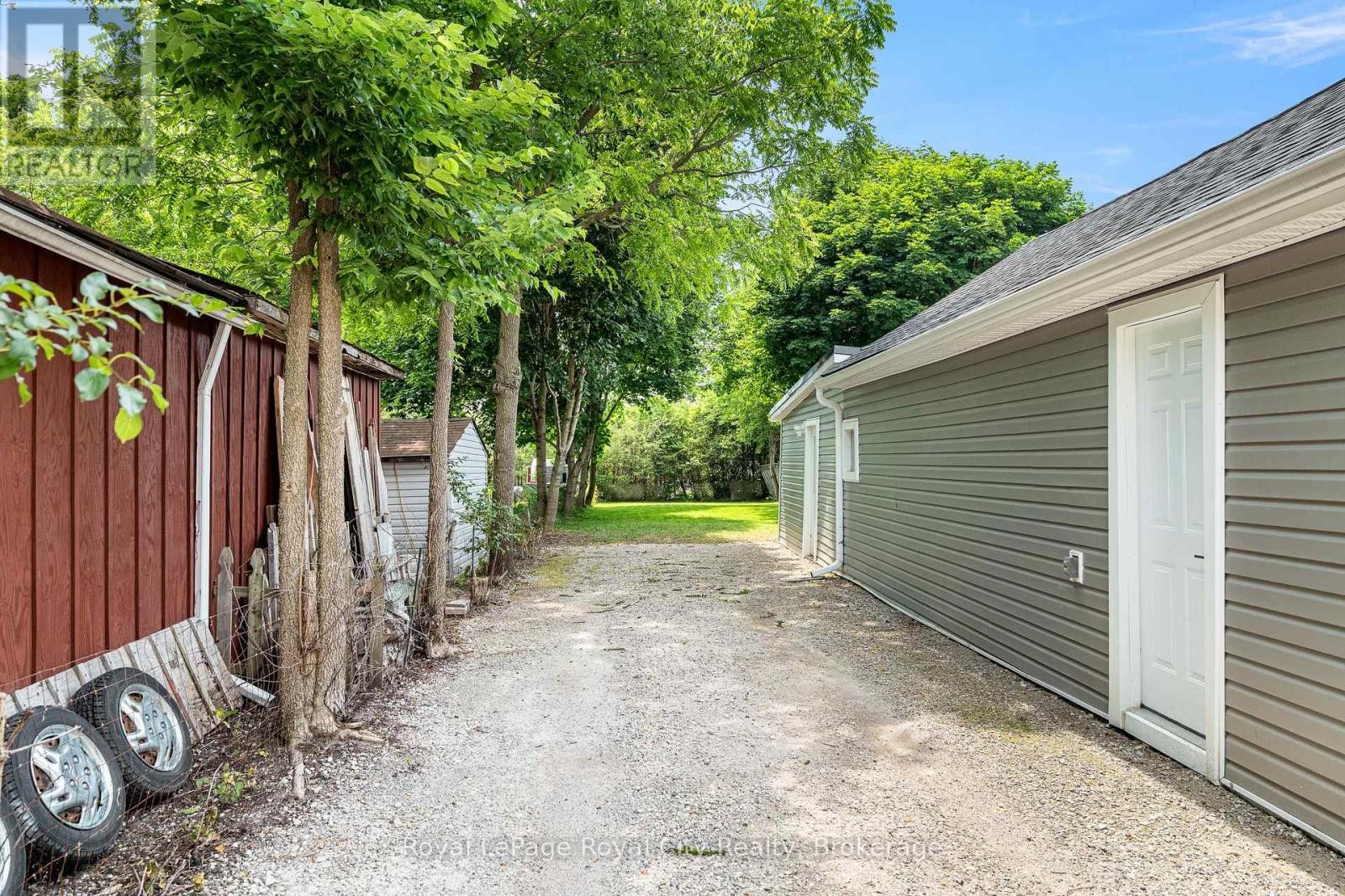 












183 ELIZABETH STREET

,
Guelph (St. Patrick's Ward),




Ontario
N1E2X5

