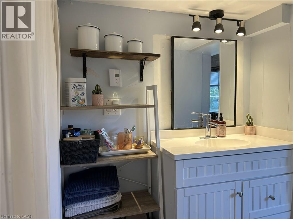 












9 C Lane

,
Fishers Glen,




Ontario
N0E1W0

