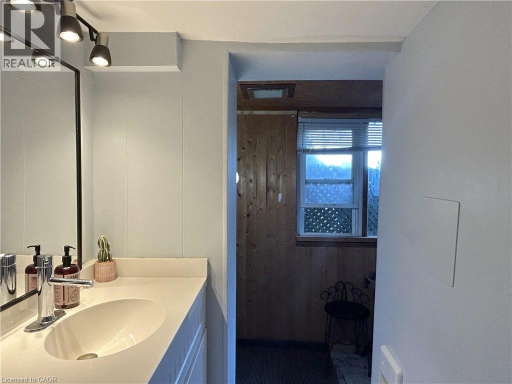












9 C Lane

,
Fishers Glen,




Ontario
N0E1W0

