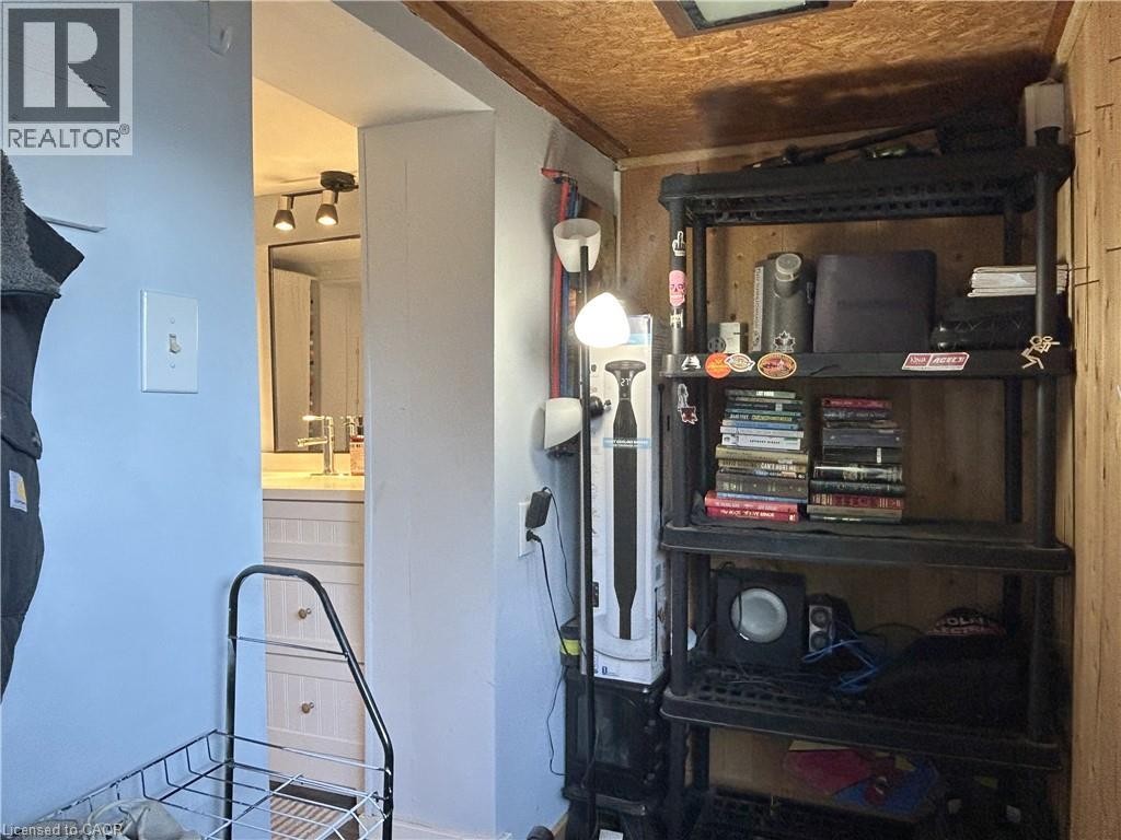 












9 C Lane

,
Fishers Glen,




Ontario
N0E1W0

