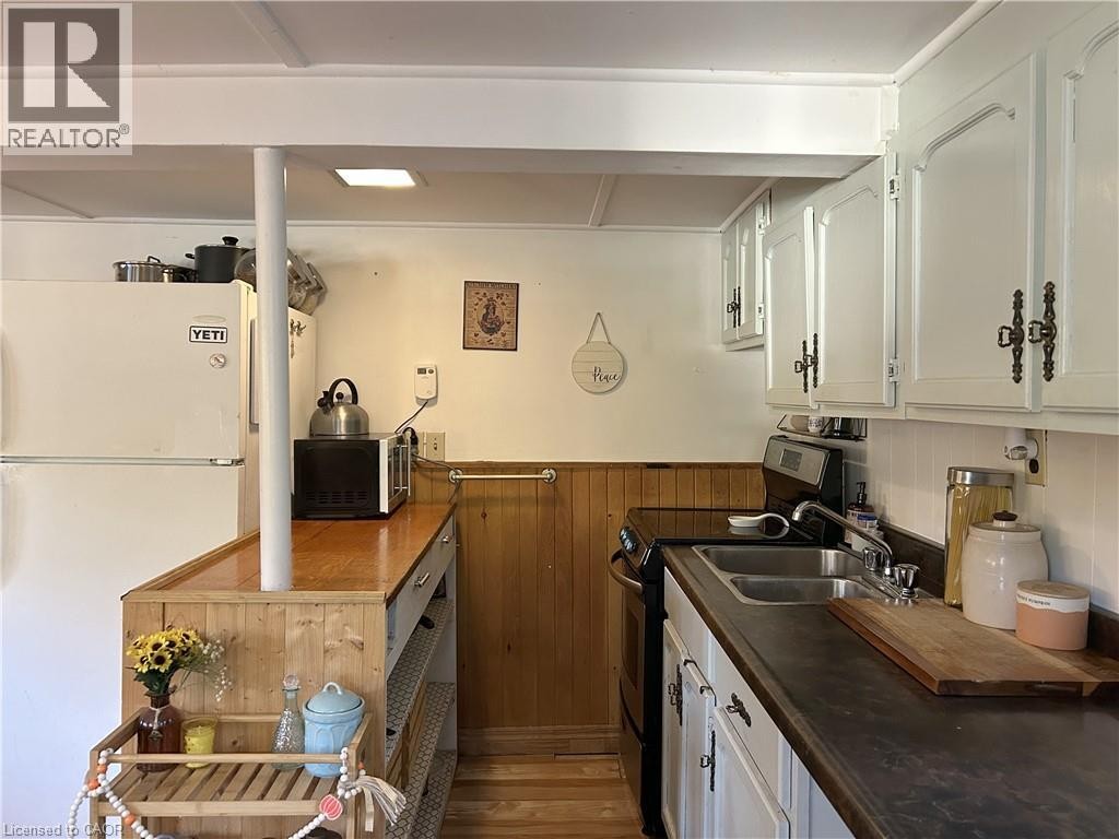 












9 C Lane

,
Fishers Glen,




Ontario
N0E1W0

