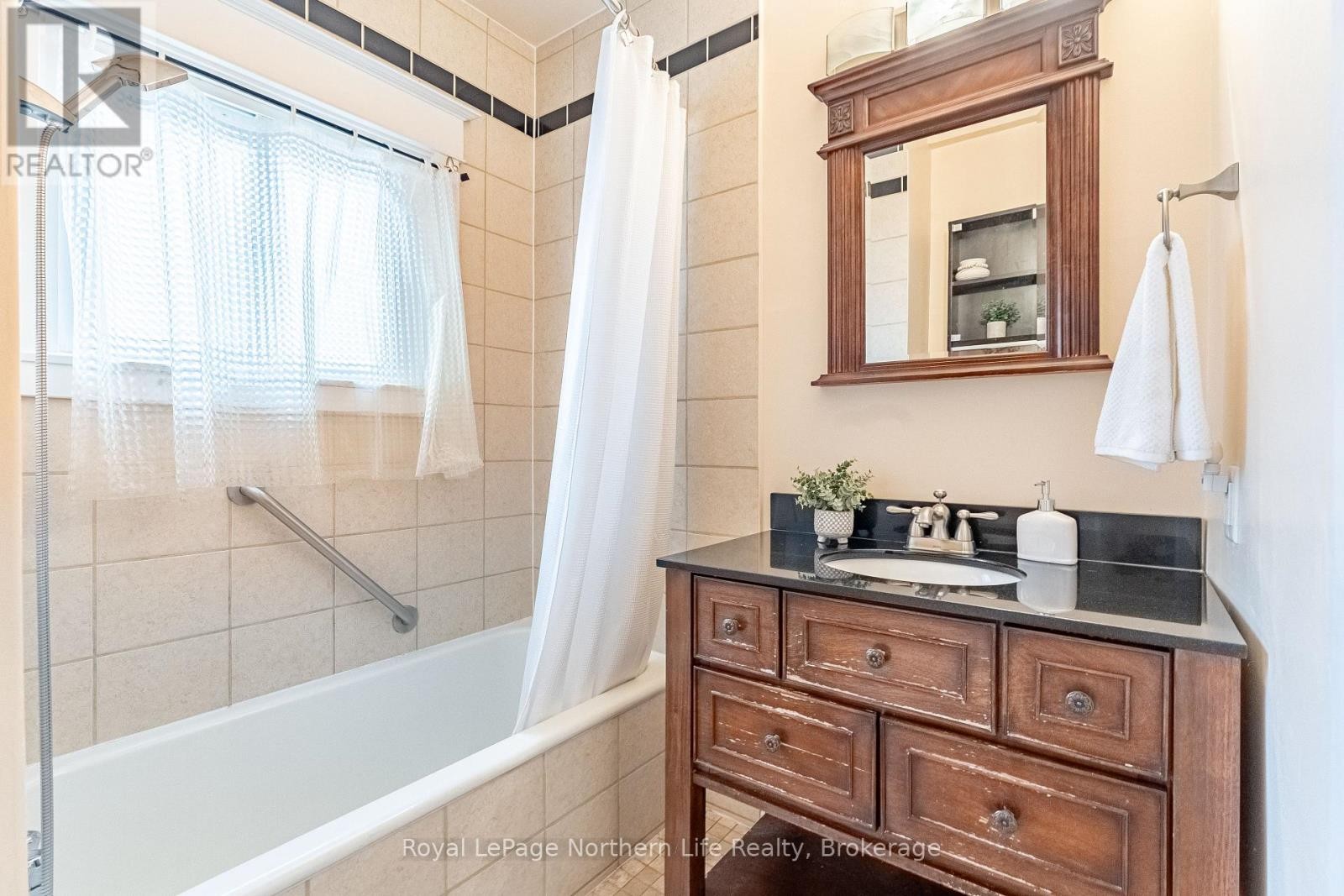 












1178 FRASER STREET

,
North Bay (Central),




Ontario
P1B3Y4

