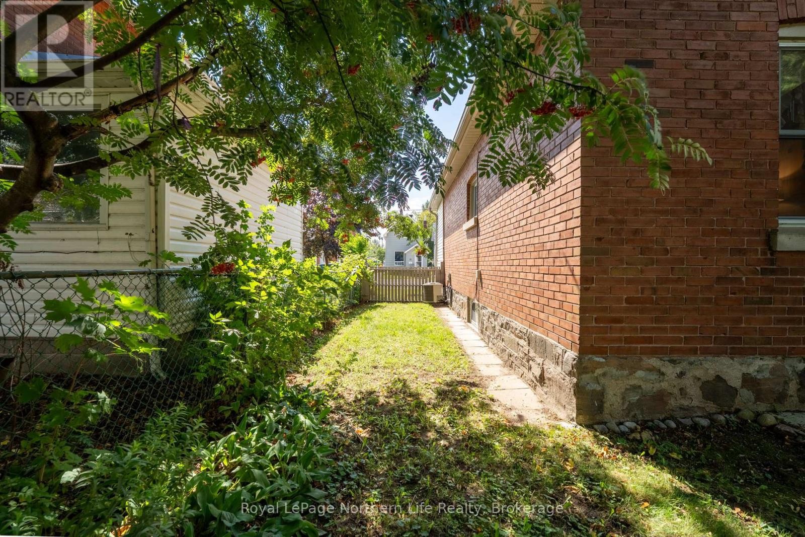 












1178 FRASER STREET

,
North Bay (Central),




Ontario
P1B3Y4

