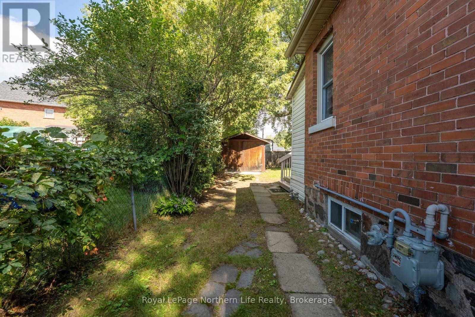 












1178 FRASER STREET

,
North Bay (Central),




Ontario
P1B3Y4

