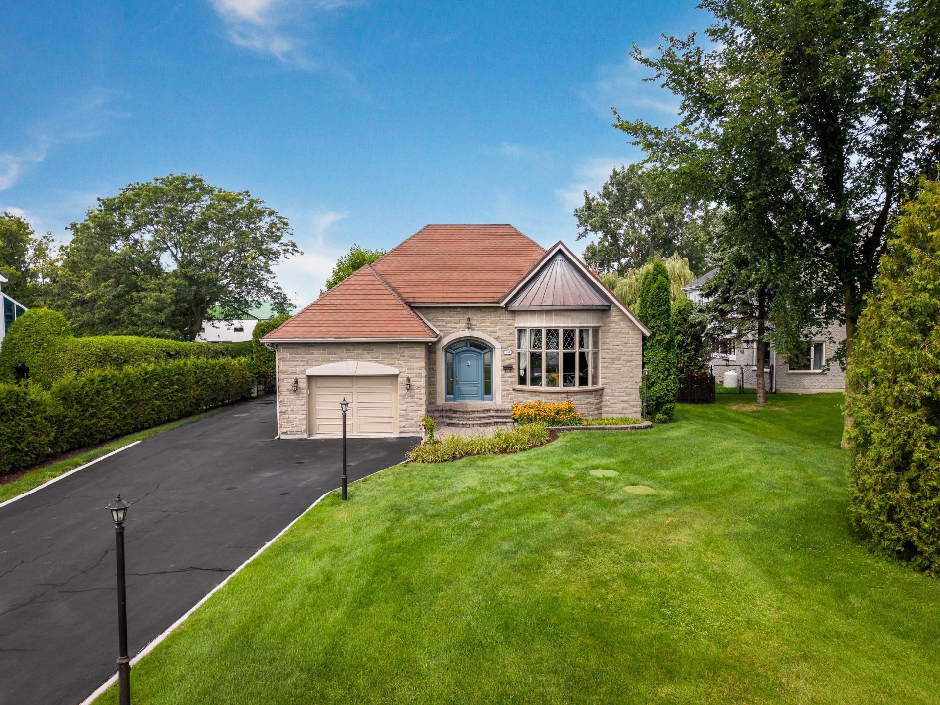 









231


Ch. du Richelieu

,
Saint-Basile-le-Grand,




QC
J3N1K7

