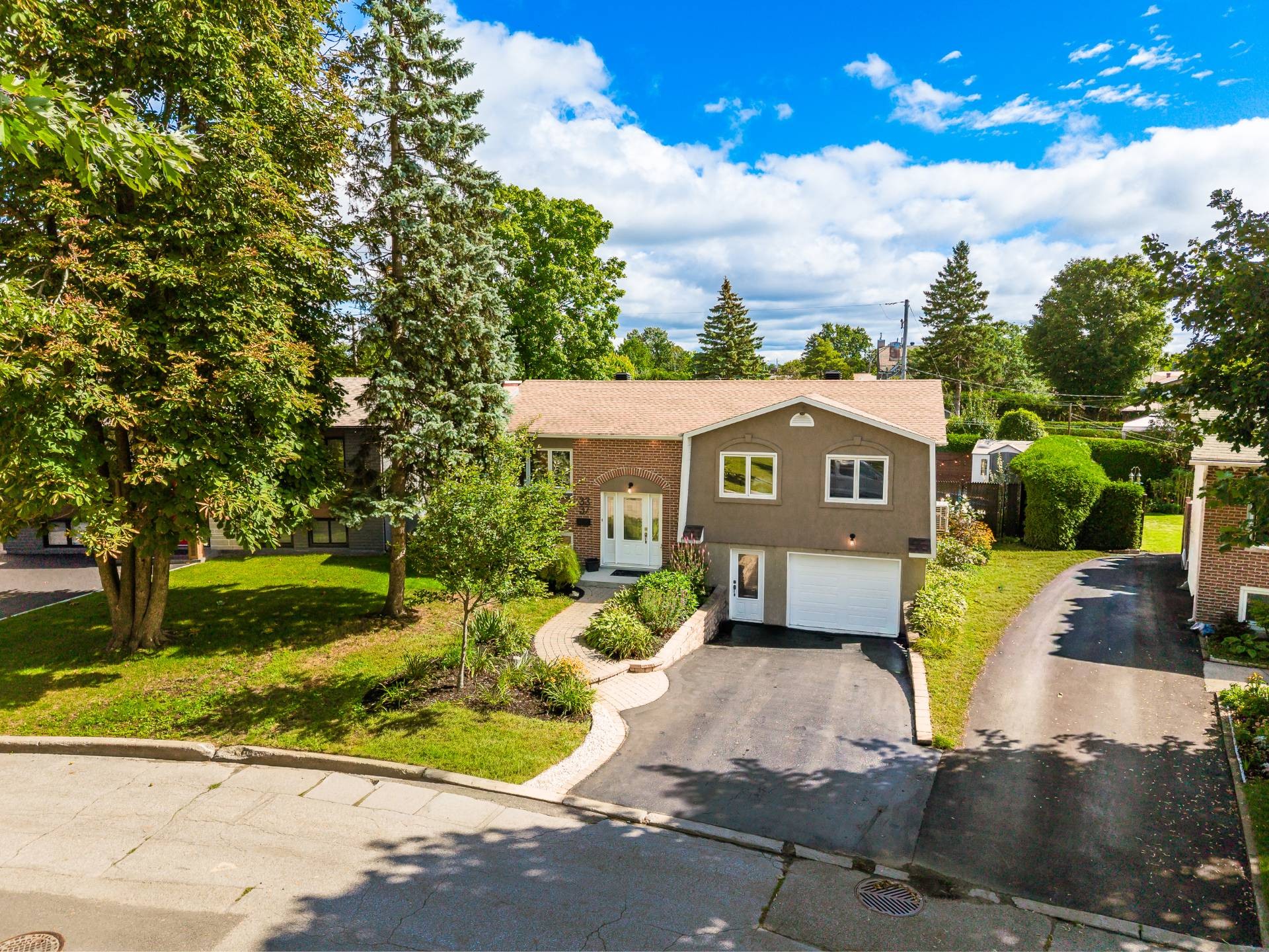









3337


Rue Cyprien

,
Laval (Fabreville),




QC
H7P4H6

