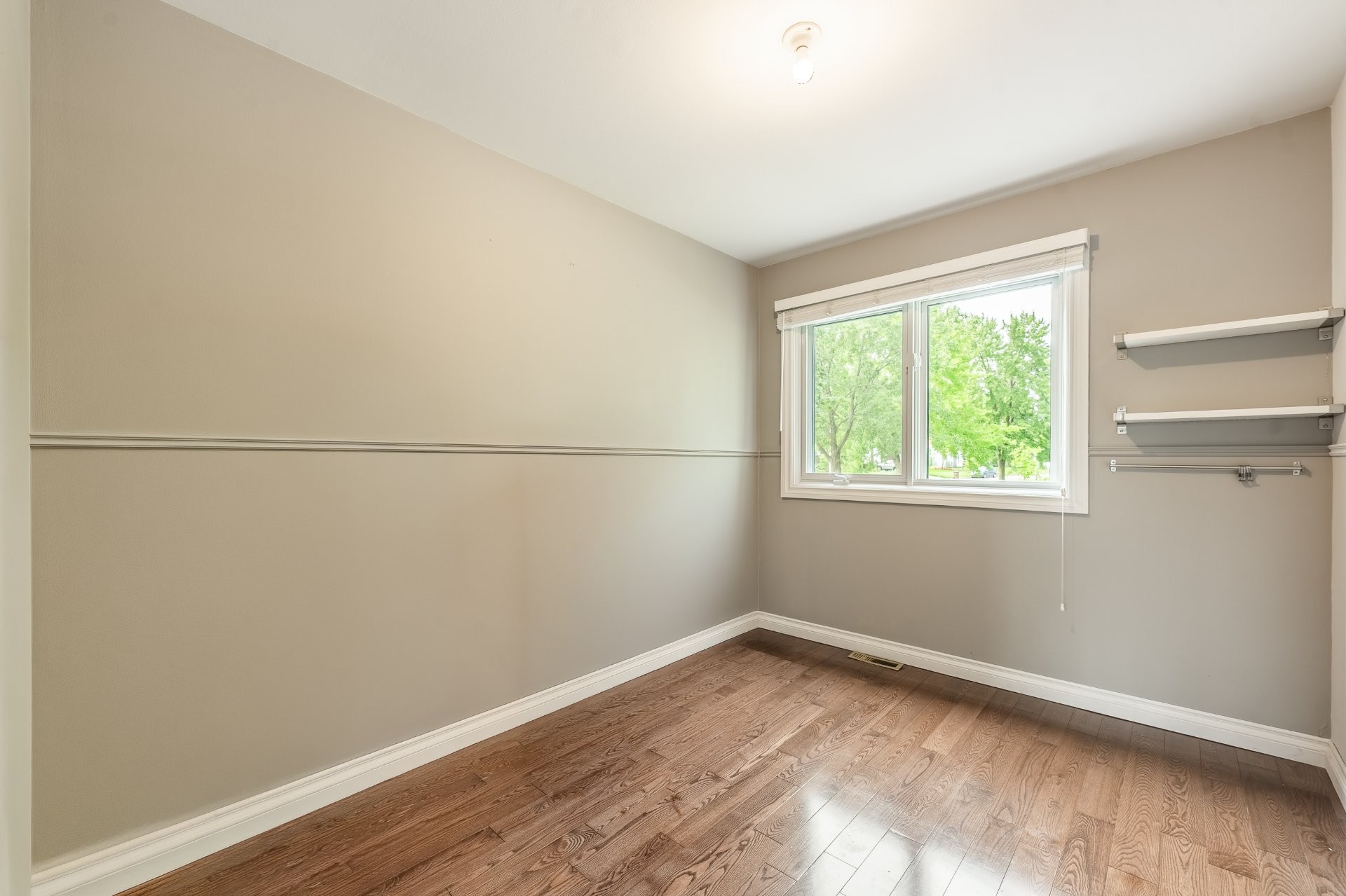 









3337


Rue Cyprien

,
Laval (Fabreville),




QC
H7P4H6


