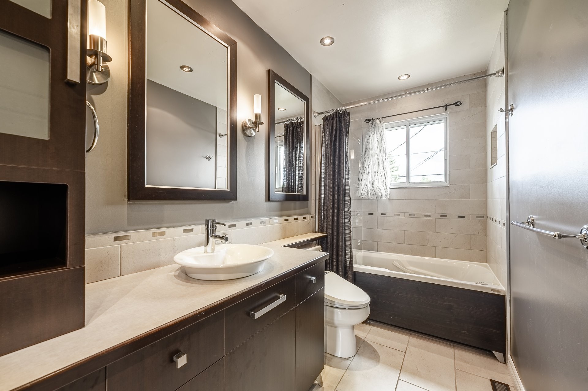 









3337


Rue Cyprien

,
Laval (Fabreville),




QC
H7P4H6


