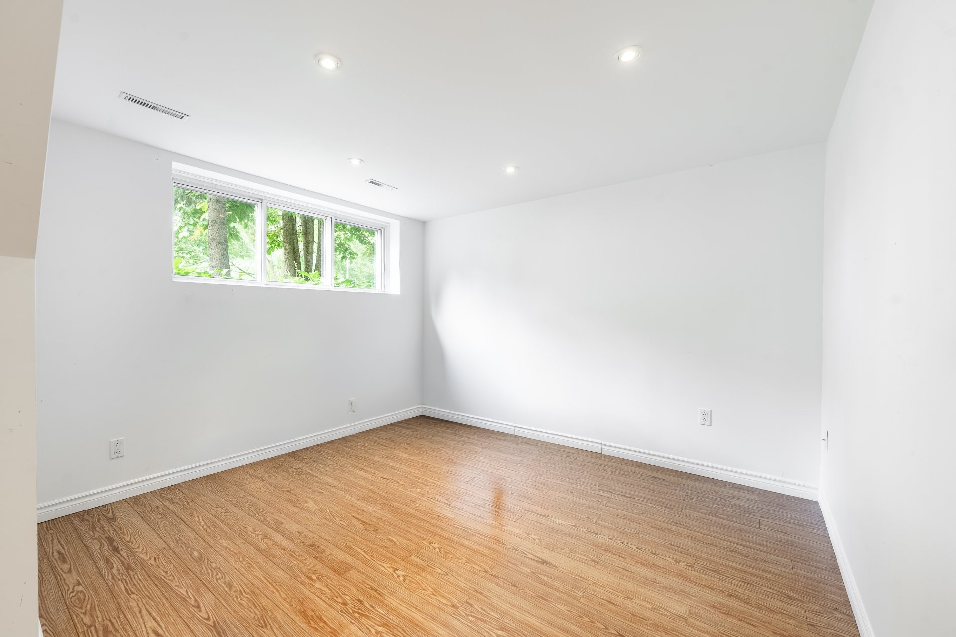 









3337


Rue Cyprien

,
Laval (Fabreville),




QC
H7P4H6

