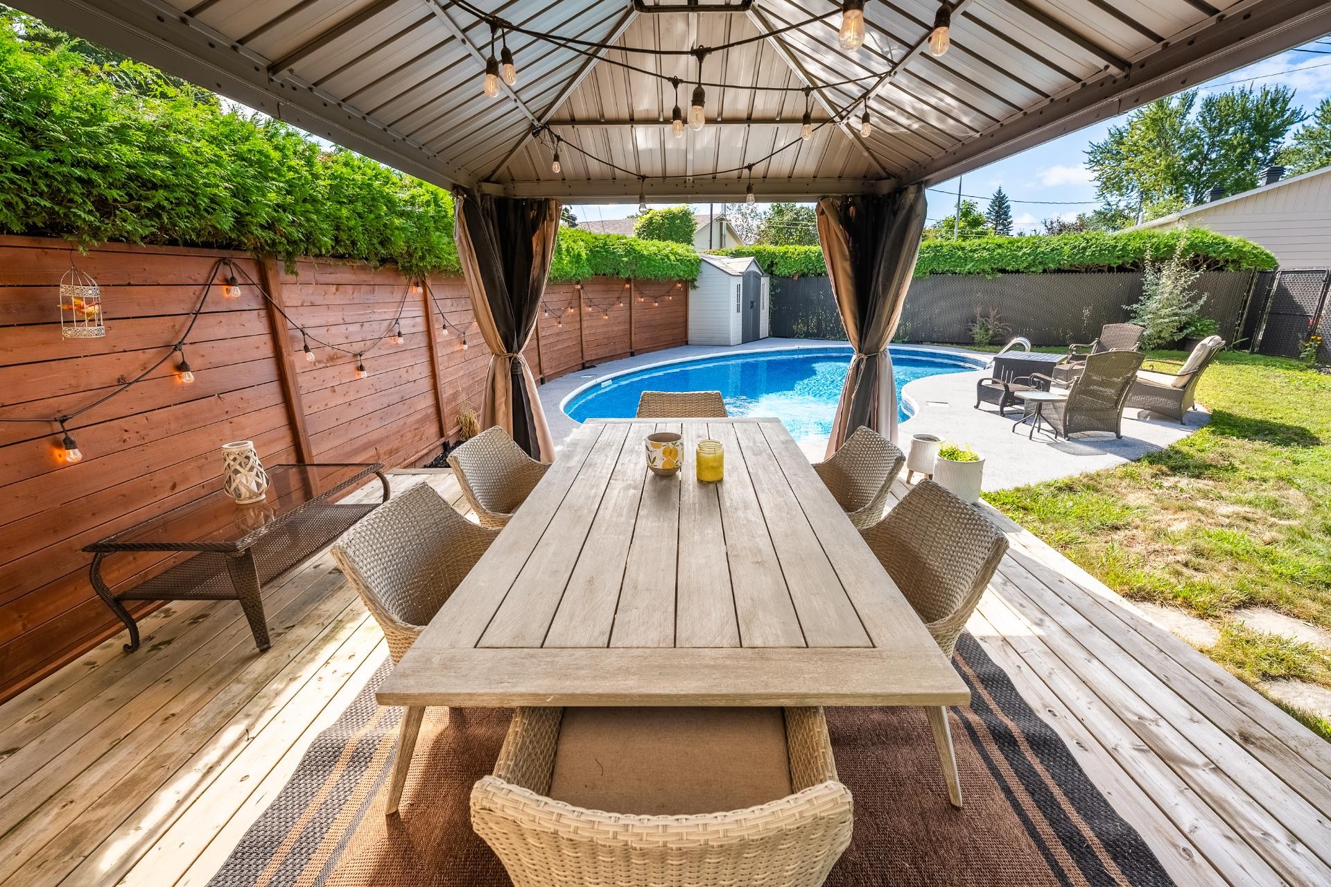 









3337


Rue Cyprien

,
Laval (Fabreville),




QC
H7P4H6

