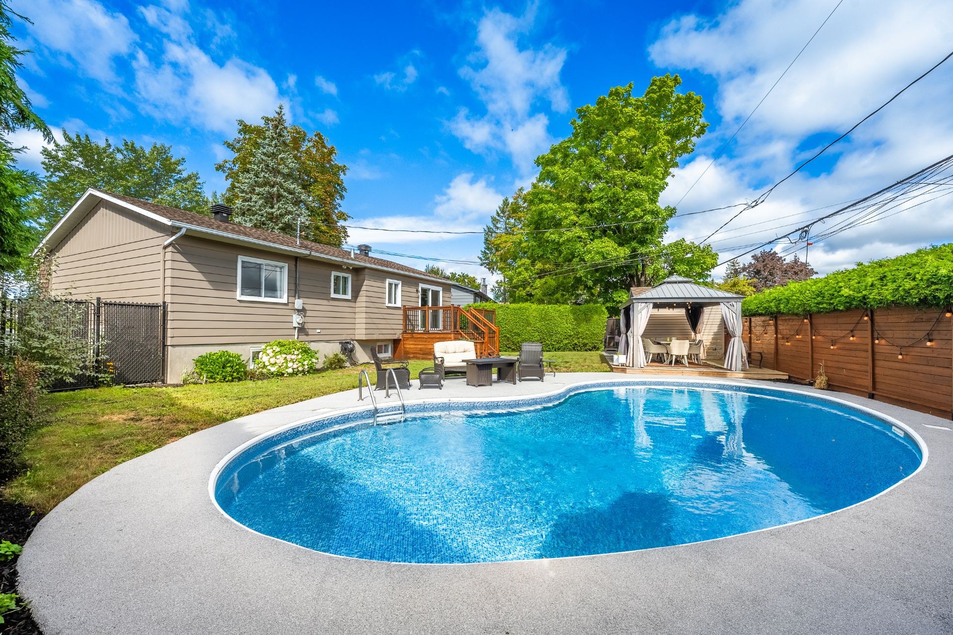 









3337


Rue Cyprien

,
Laval (Fabreville),




QC
H7P4H6

