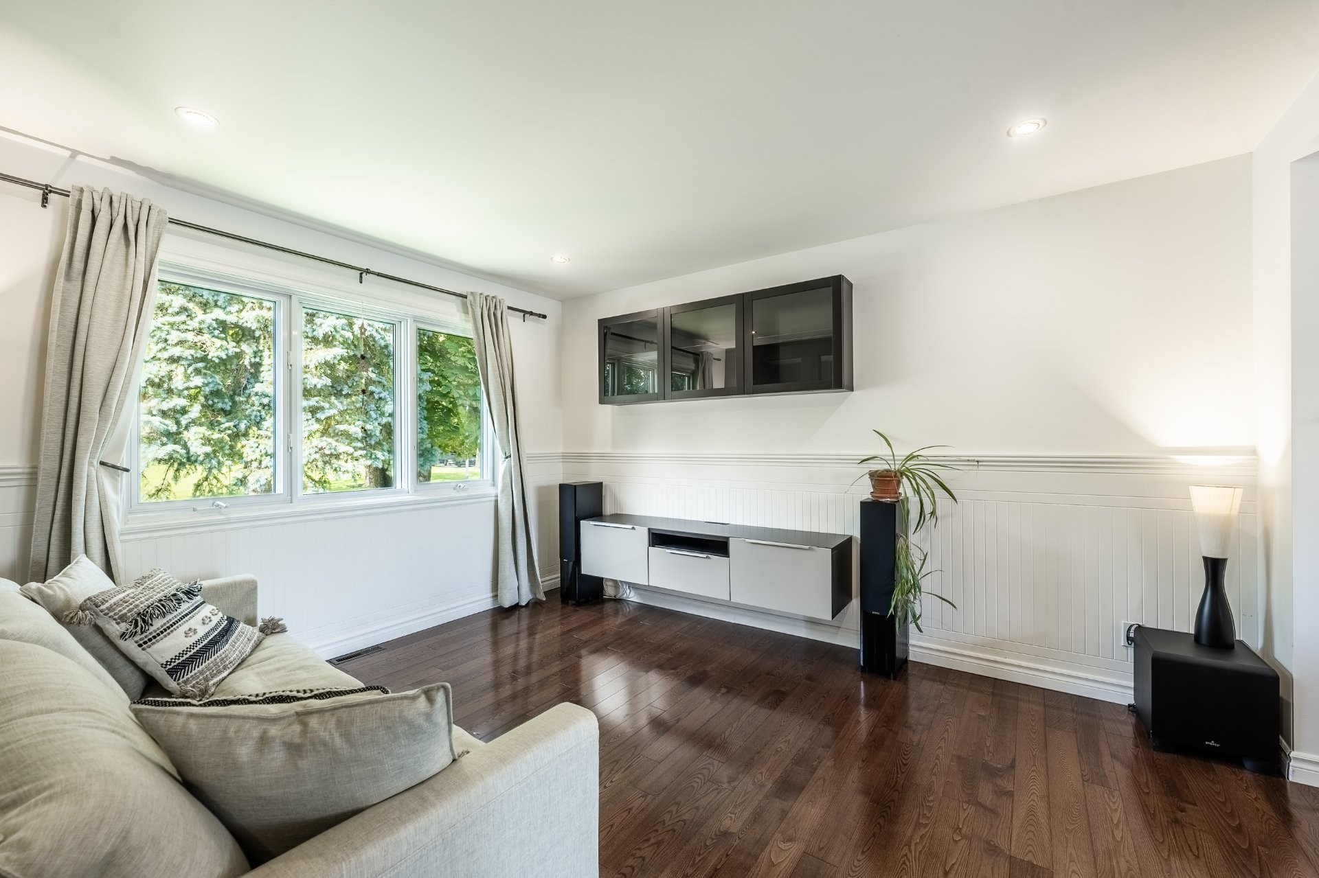









3337


Rue Cyprien

,
Laval (Fabreville),




QC
H7P4H6

