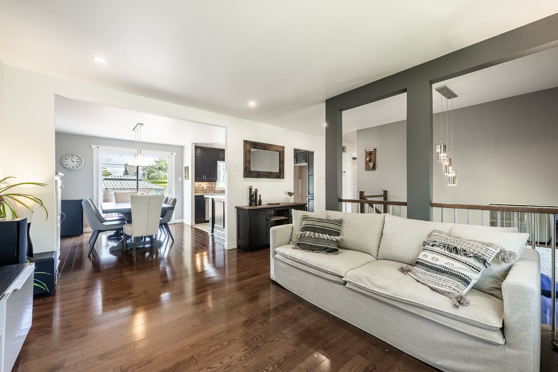 









3337


Rue Cyprien

,
Laval (Fabreville),




QC
H7P4H6

