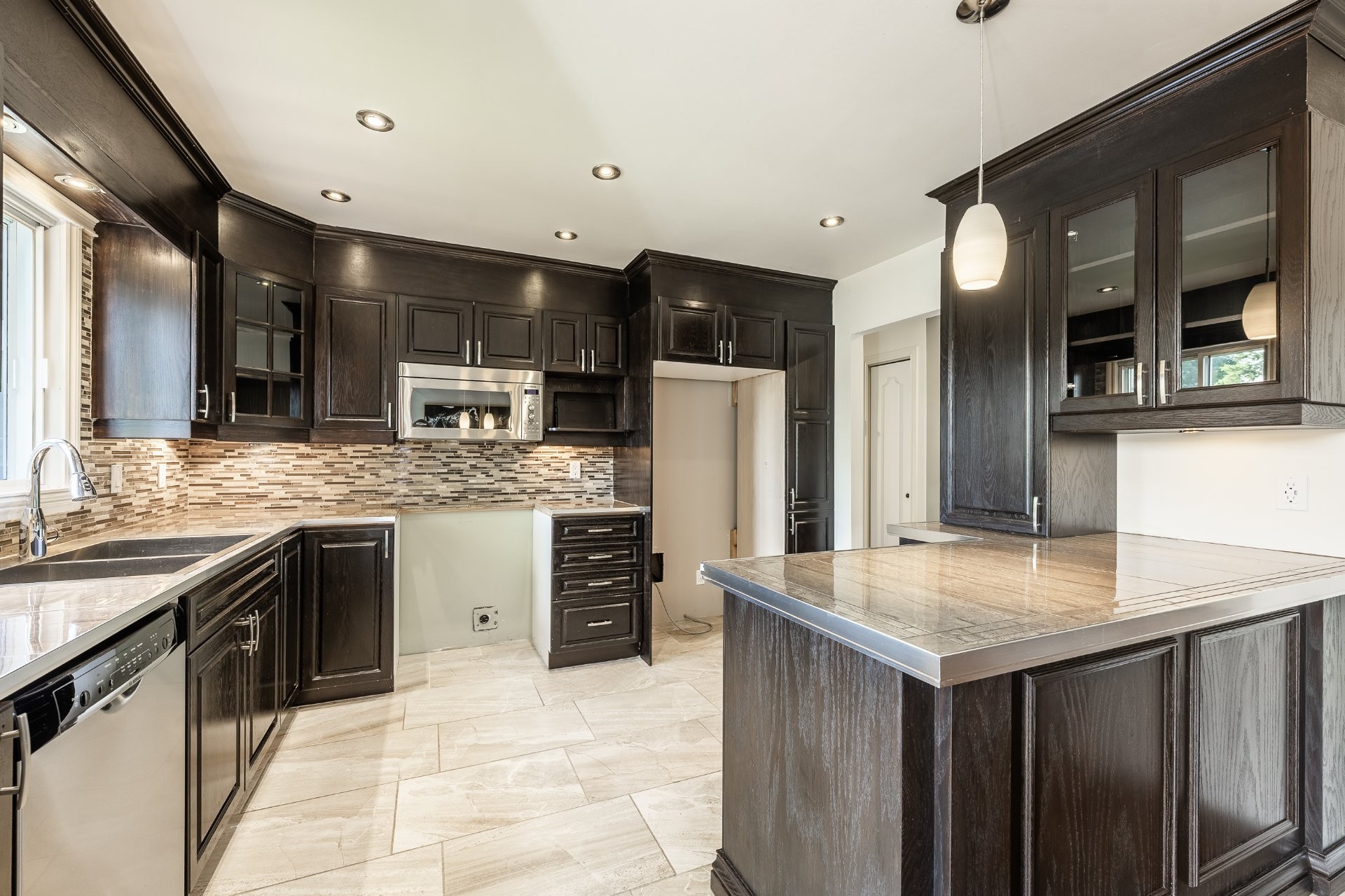 









3337


Rue Cyprien

,
Laval (Fabreville),




QC
H7P4H6

