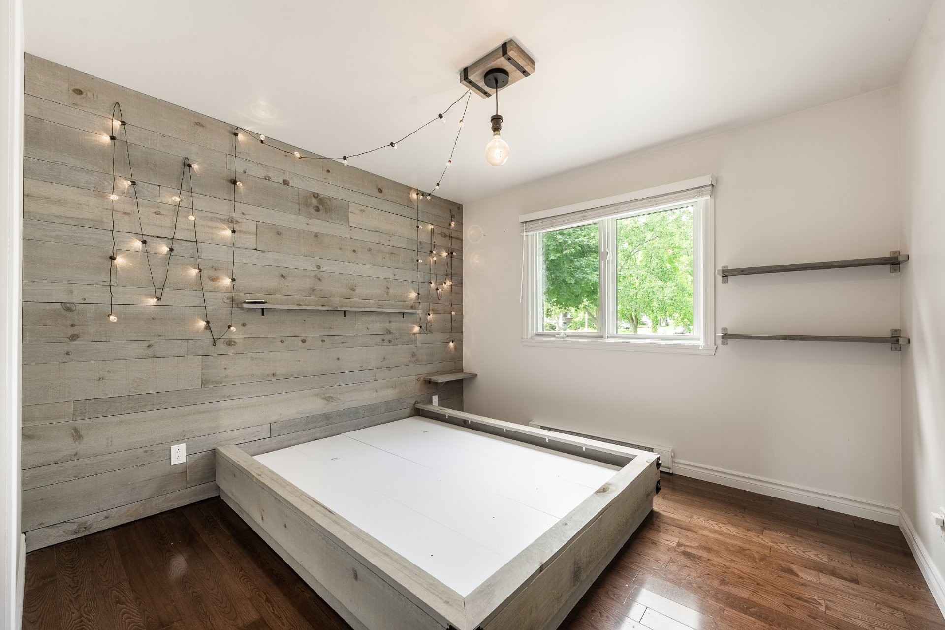 









3337


Rue Cyprien

,
Laval (Fabreville),




QC
H7P4H6

