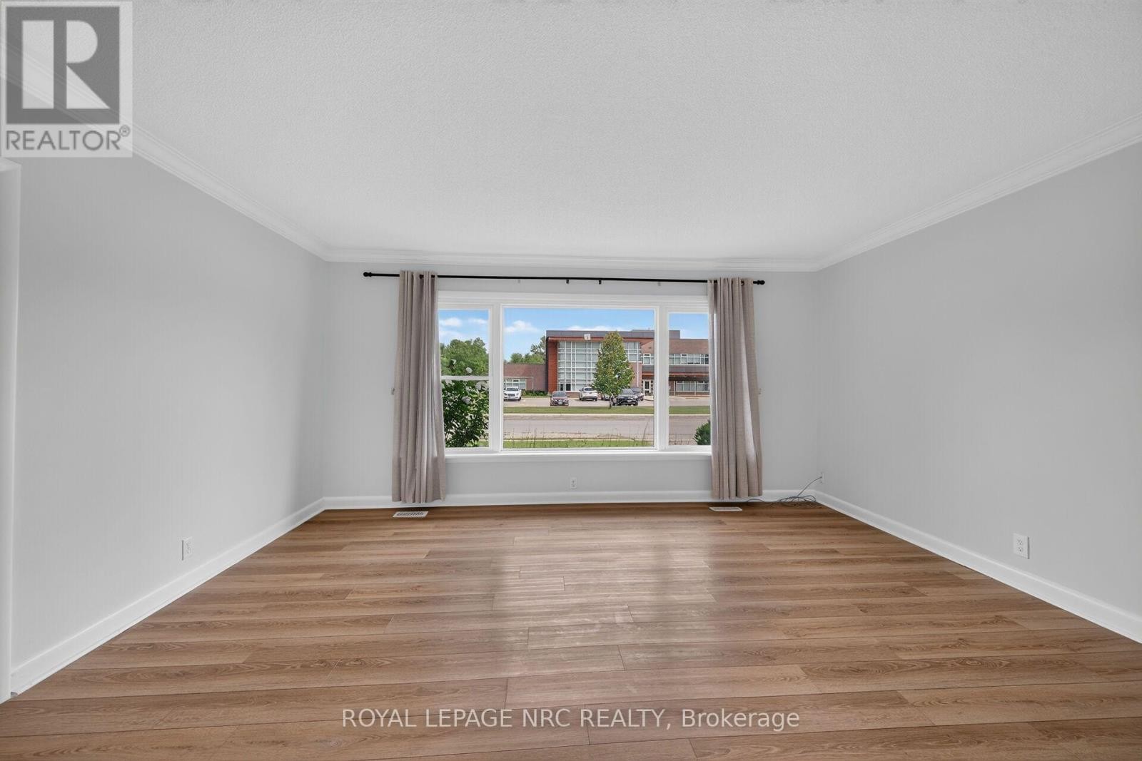 












316 FAIRVIEW AVENUE W

,
Haldimand,




Ontario
N1A1M3

