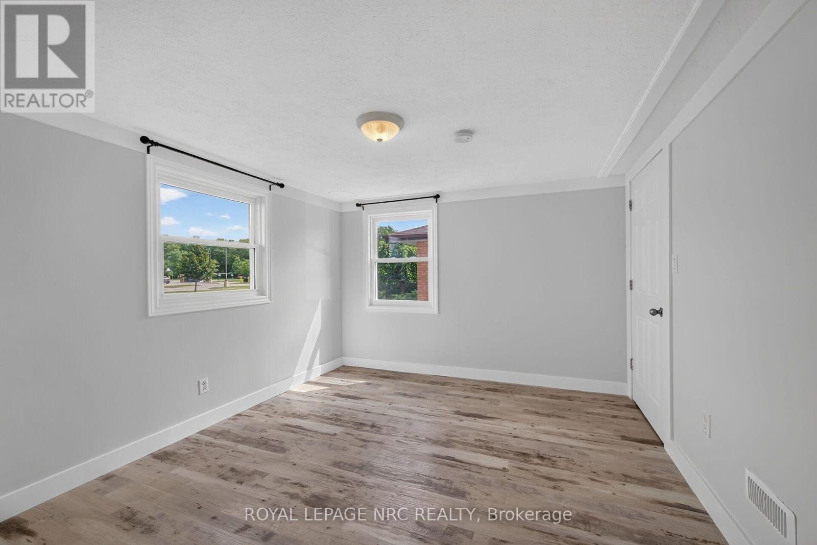 












316 FAIRVIEW AVENUE W

,
Haldimand,




Ontario
N1A1M3


