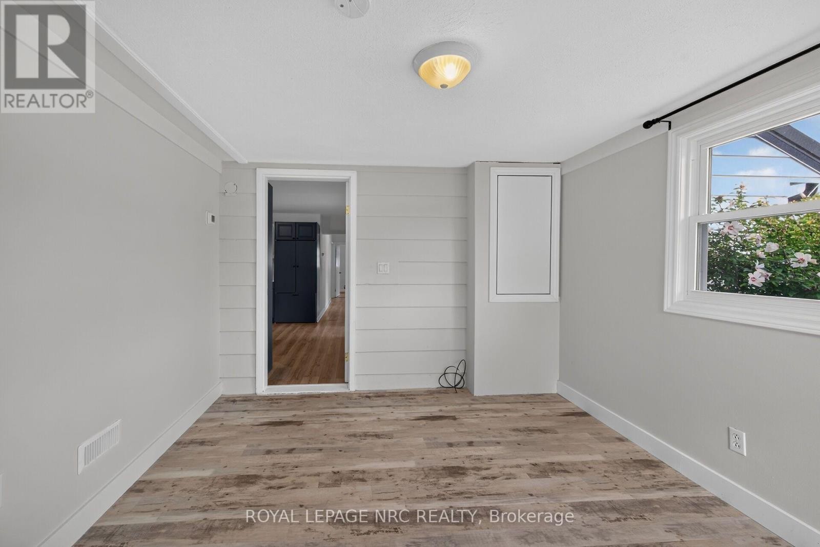 












316 FAIRVIEW AVENUE W

,
Haldimand,




Ontario
N1A1M3

