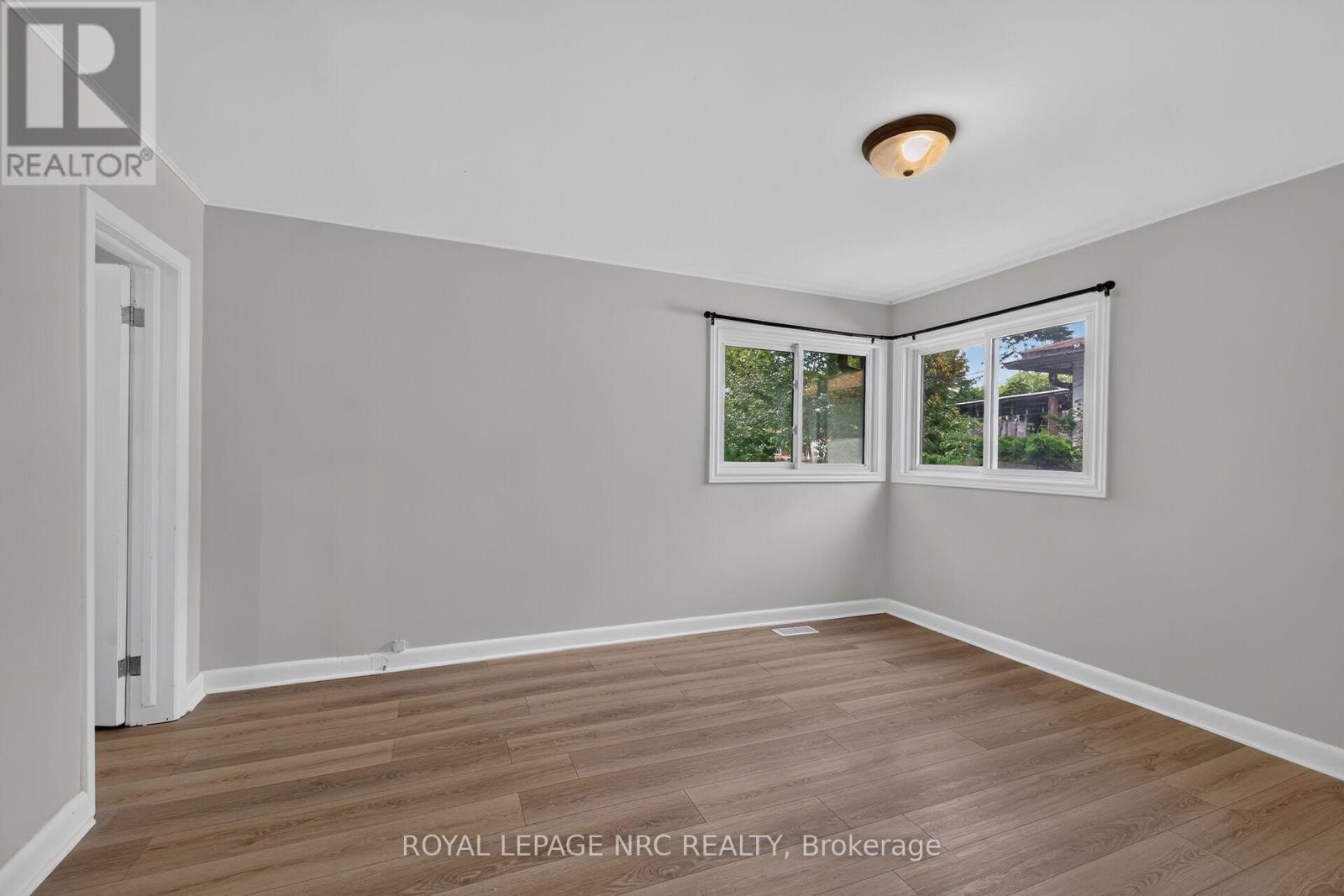 












316 FAIRVIEW AVENUE W

,
Haldimand,




Ontario
N1A1M3

