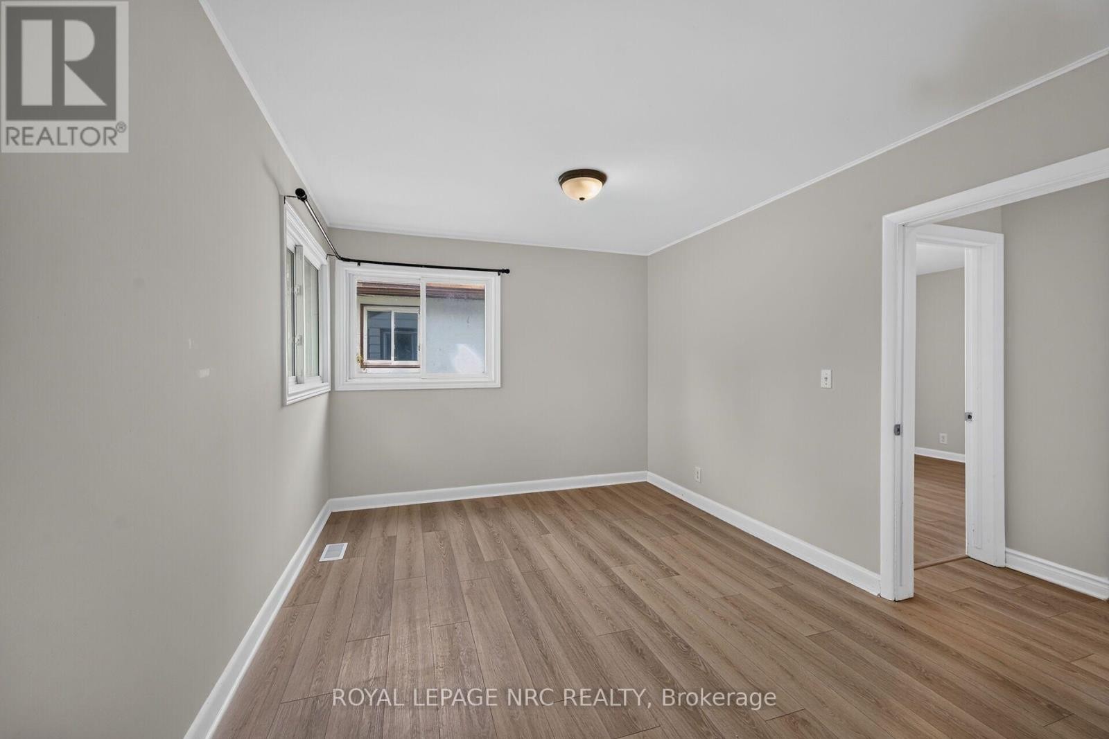 












316 FAIRVIEW AVENUE W

,
Haldimand,




Ontario
N1A1M3

