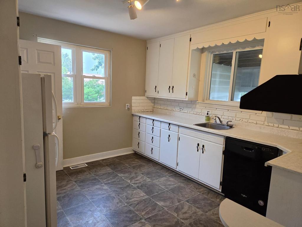 












95 Higgins St

,
Truro,




NS
B2N 2L6

