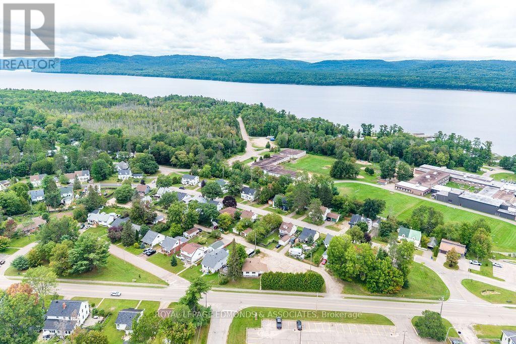 












57 RIDGE ROAD

,
Deep River,




Ontario
K0J1P0


