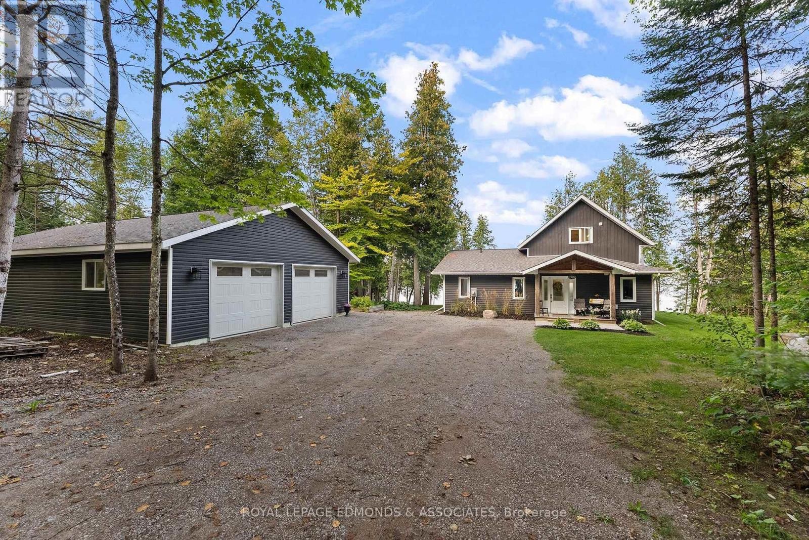 












106 WHITES BEACH TRAIL

,
Whitewater Region,




Ontario
K0J2L0

