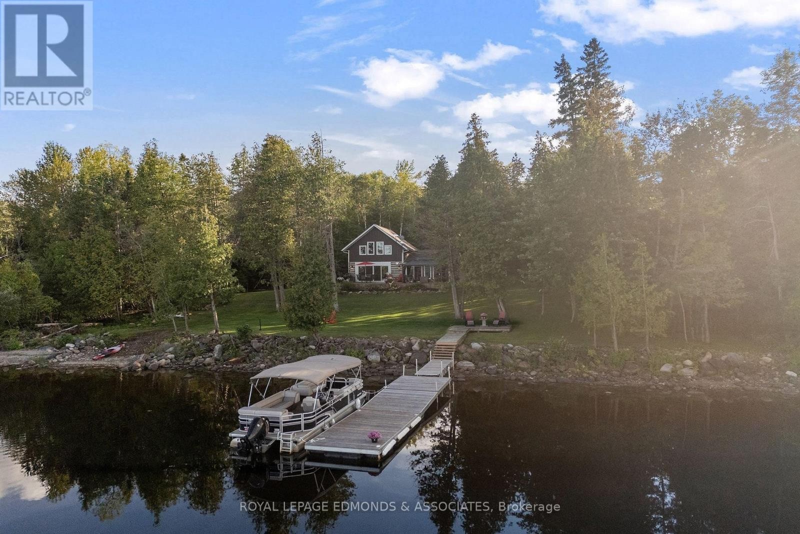 












106 WHITES BEACH TRAIL

,
Whitewater Region,




Ontario
K0J2L0

