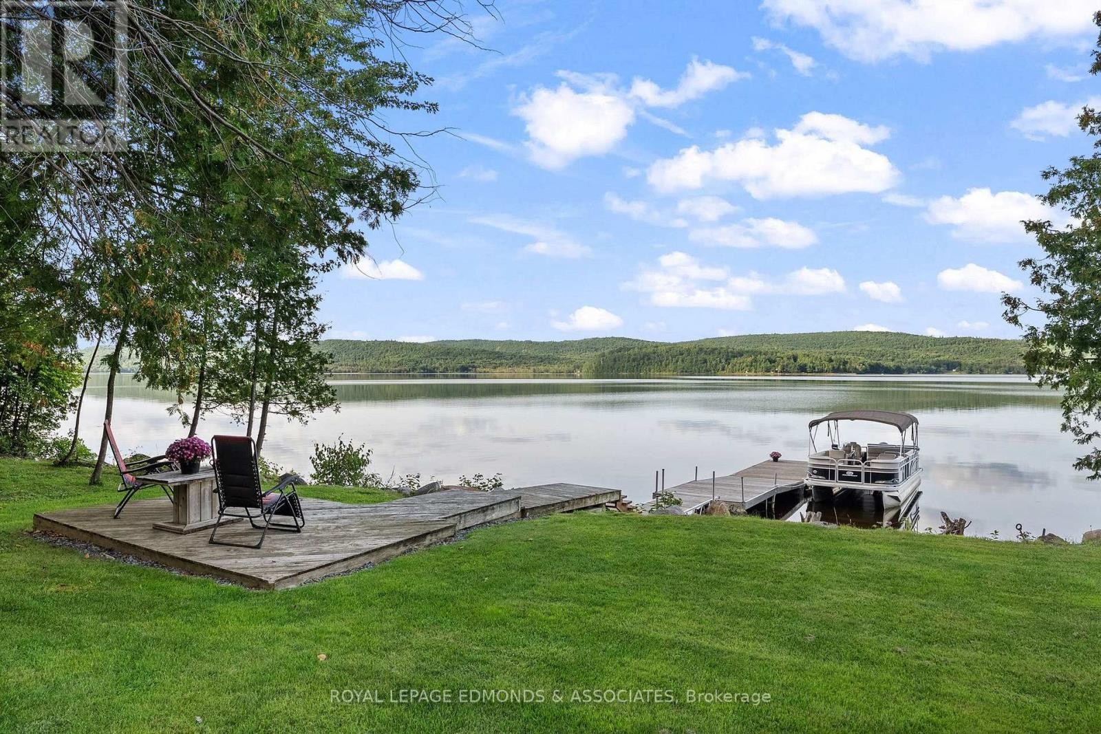 












106 WHITES BEACH TRAIL

,
Whitewater Region,




Ontario
K0J2L0

