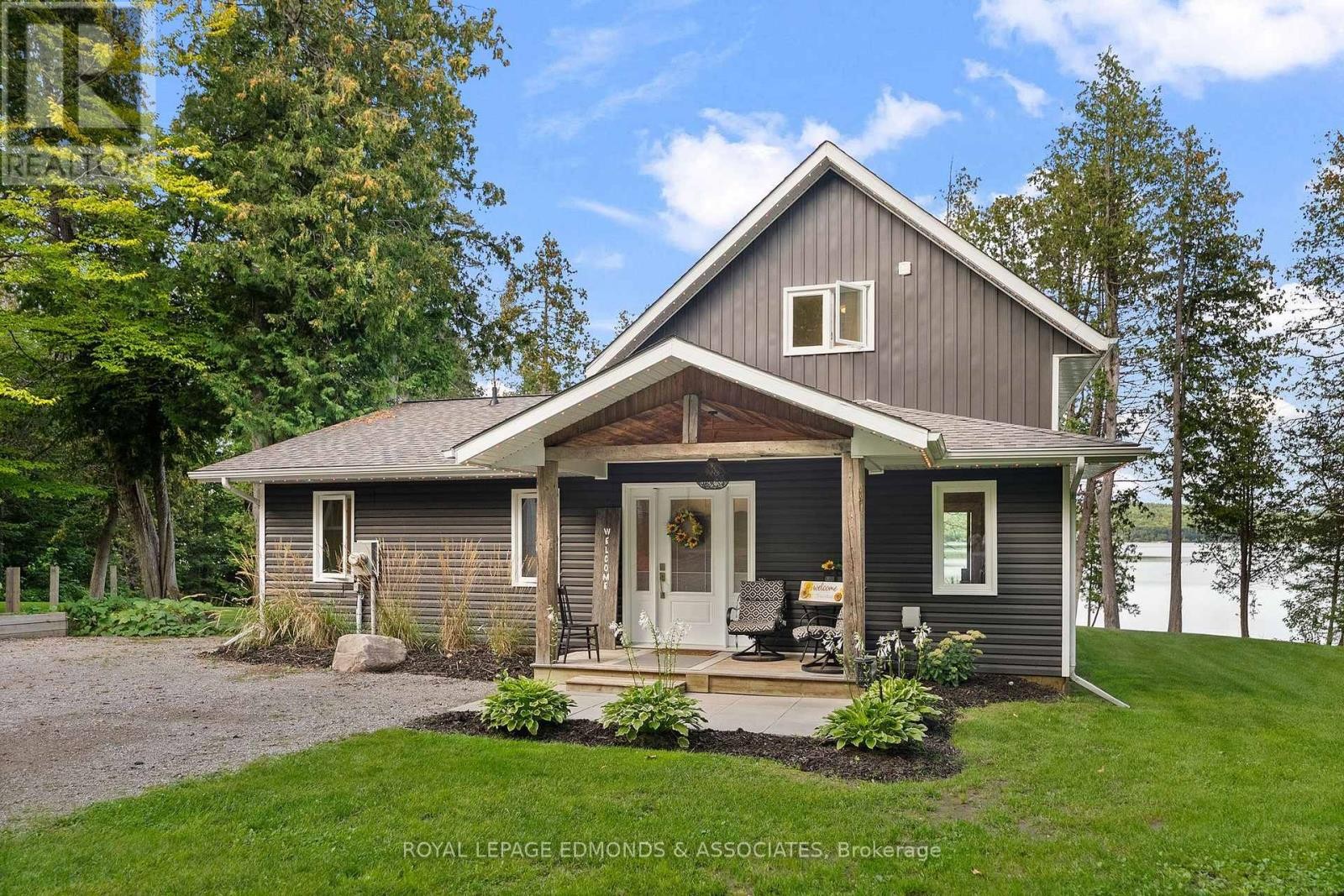 












106 WHITES BEACH TRAIL

,
Whitewater Region,




Ontario
K0J2L0

