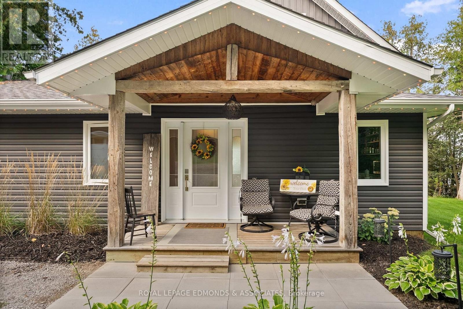 












106 WHITES BEACH TRAIL

,
Whitewater Region,




Ontario
K0J2L0

