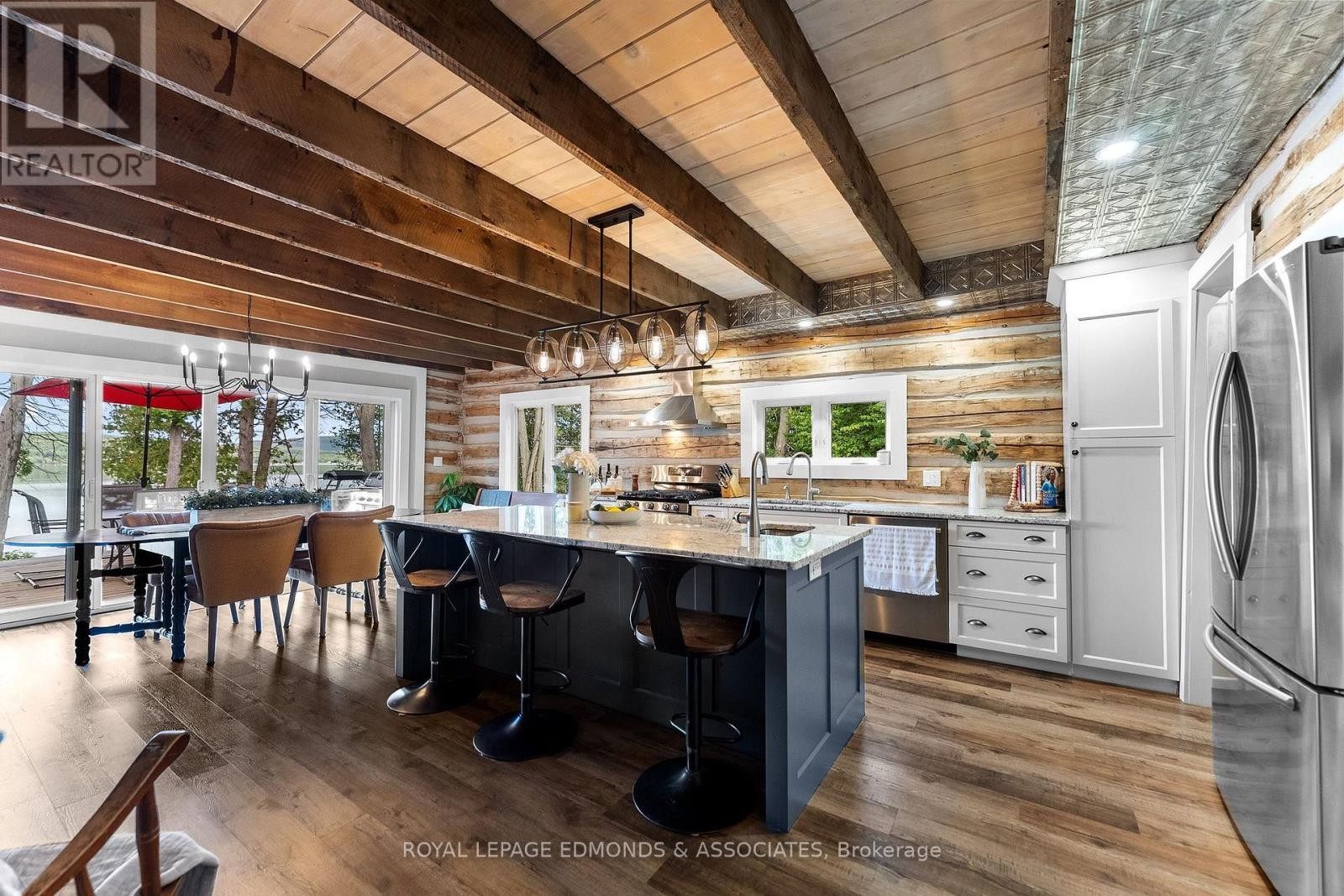 












106 WHITES BEACH TRAIL

,
Whitewater Region,




Ontario
K0J2L0

