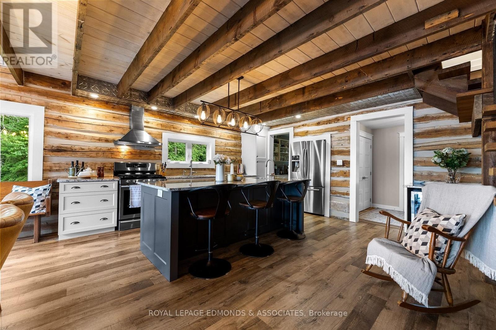 












106 WHITES BEACH TRAIL

,
Whitewater Region,




Ontario
K0J2L0

