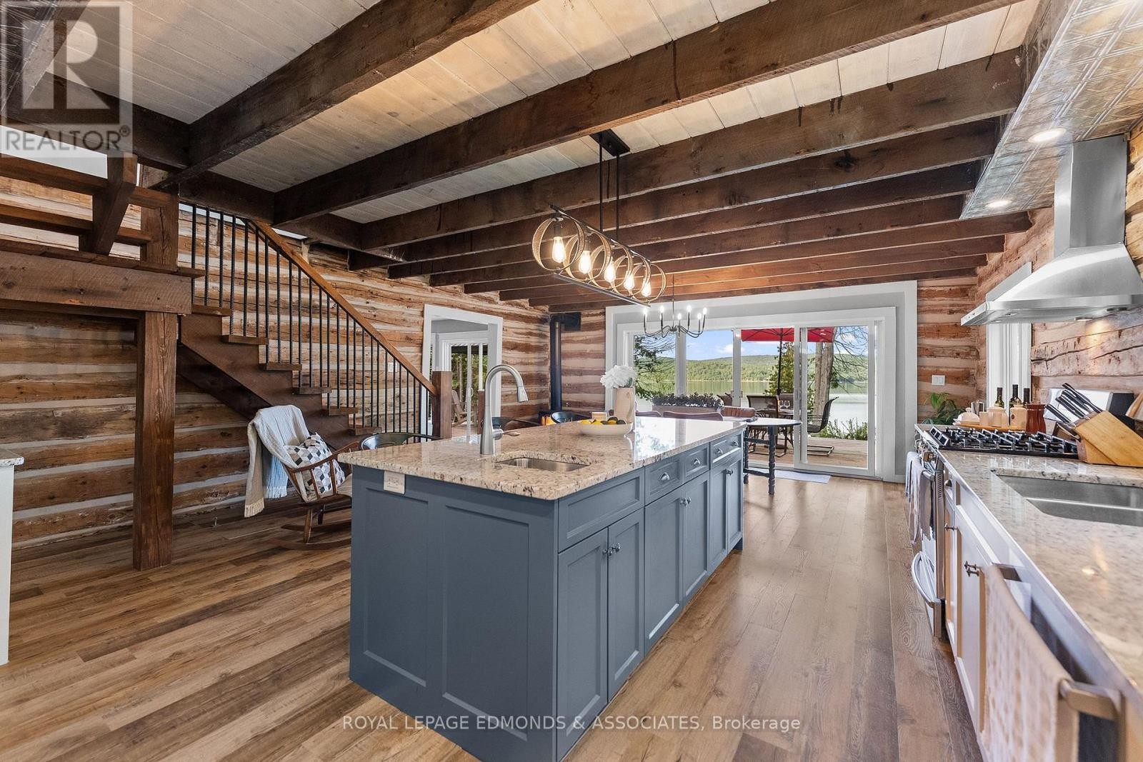 












106 WHITES BEACH TRAIL

,
Whitewater Region,




Ontario
K0J2L0

