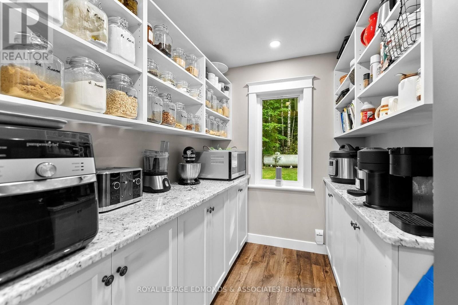 












106 WHITES BEACH TRAIL

,
Whitewater Region,




Ontario
K0J2L0

