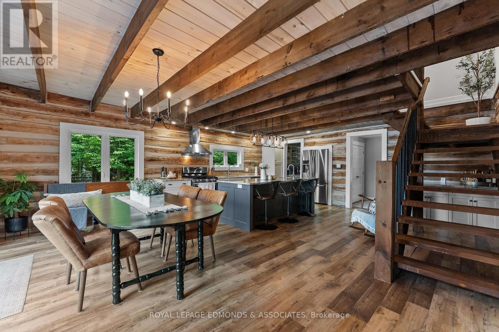 












106 WHITES BEACH TRAIL

,
Whitewater Region,




Ontario
K0J2L0

